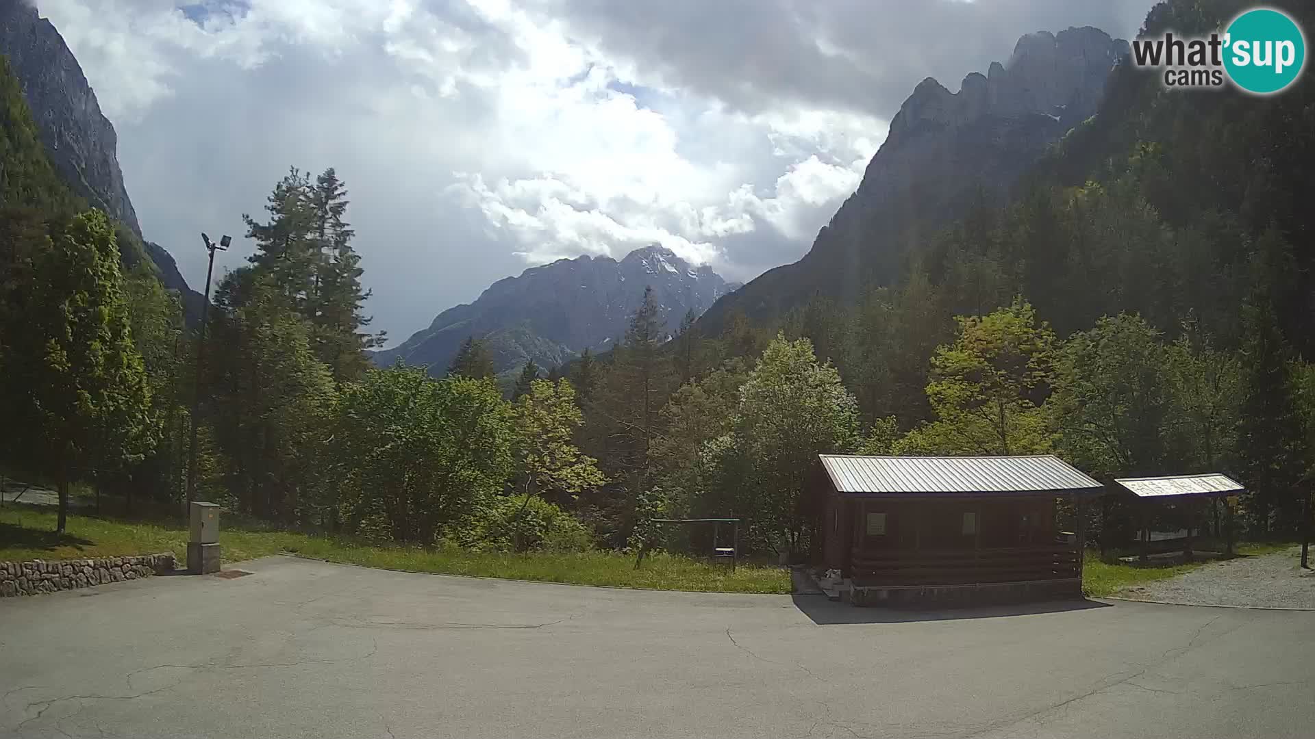 Log pod Mangartom webcam – Vista su Jerebica e Rombon – Bovec – Slovenia
