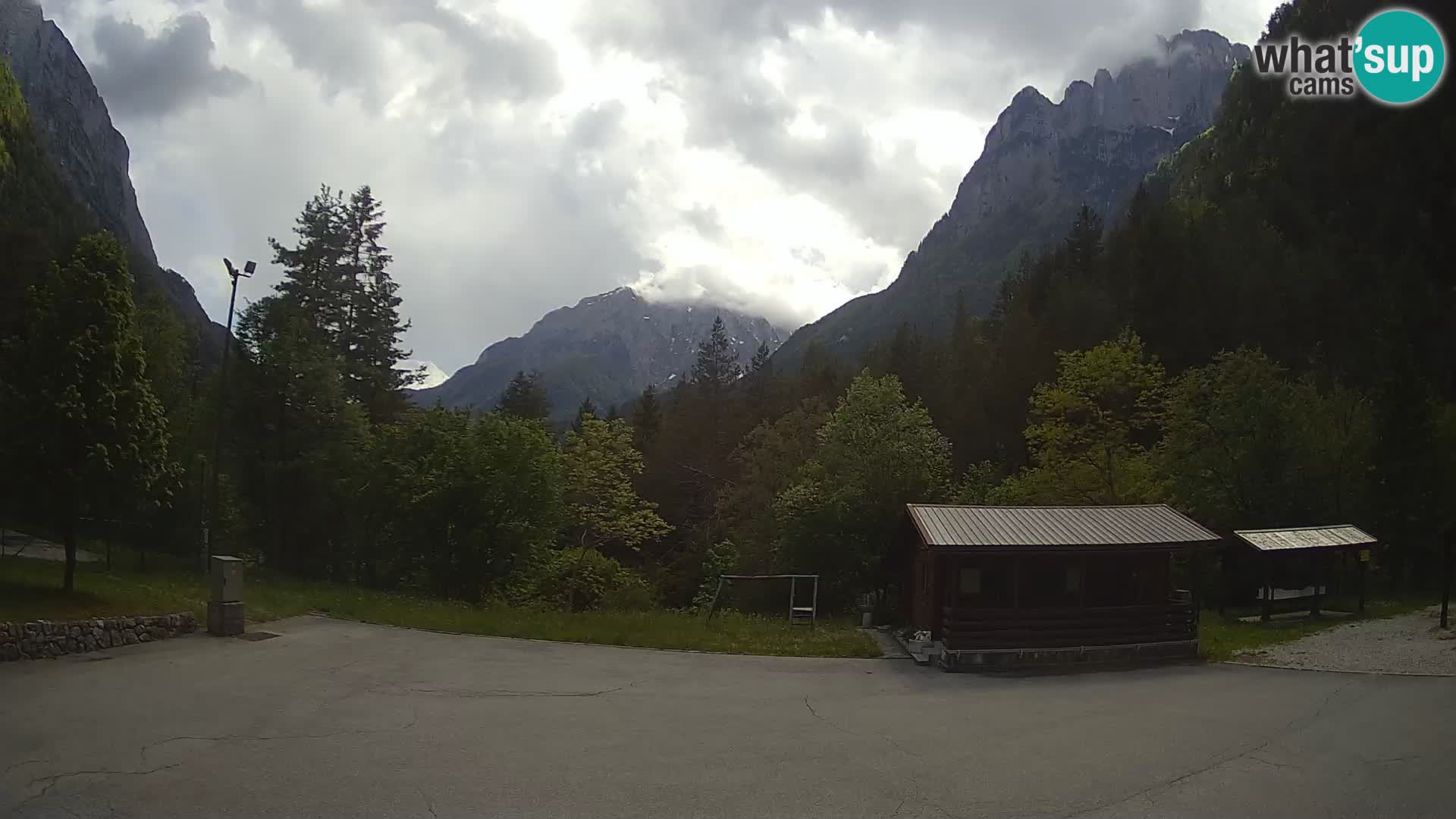 Log pod Mangartom webcam – Vista su Jerebica e Rombon – Bovec – Slovenia
