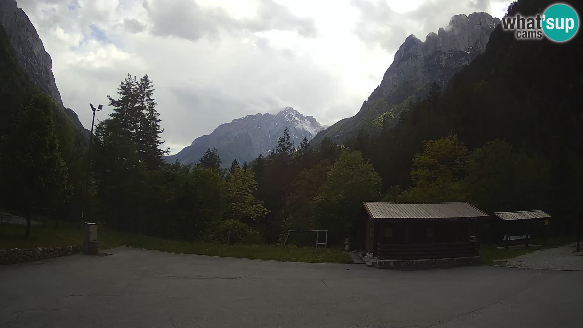 Web kamera Log pod Mangartom – Pogled na Jerebicu i Rombon – Bovec – Slovenija