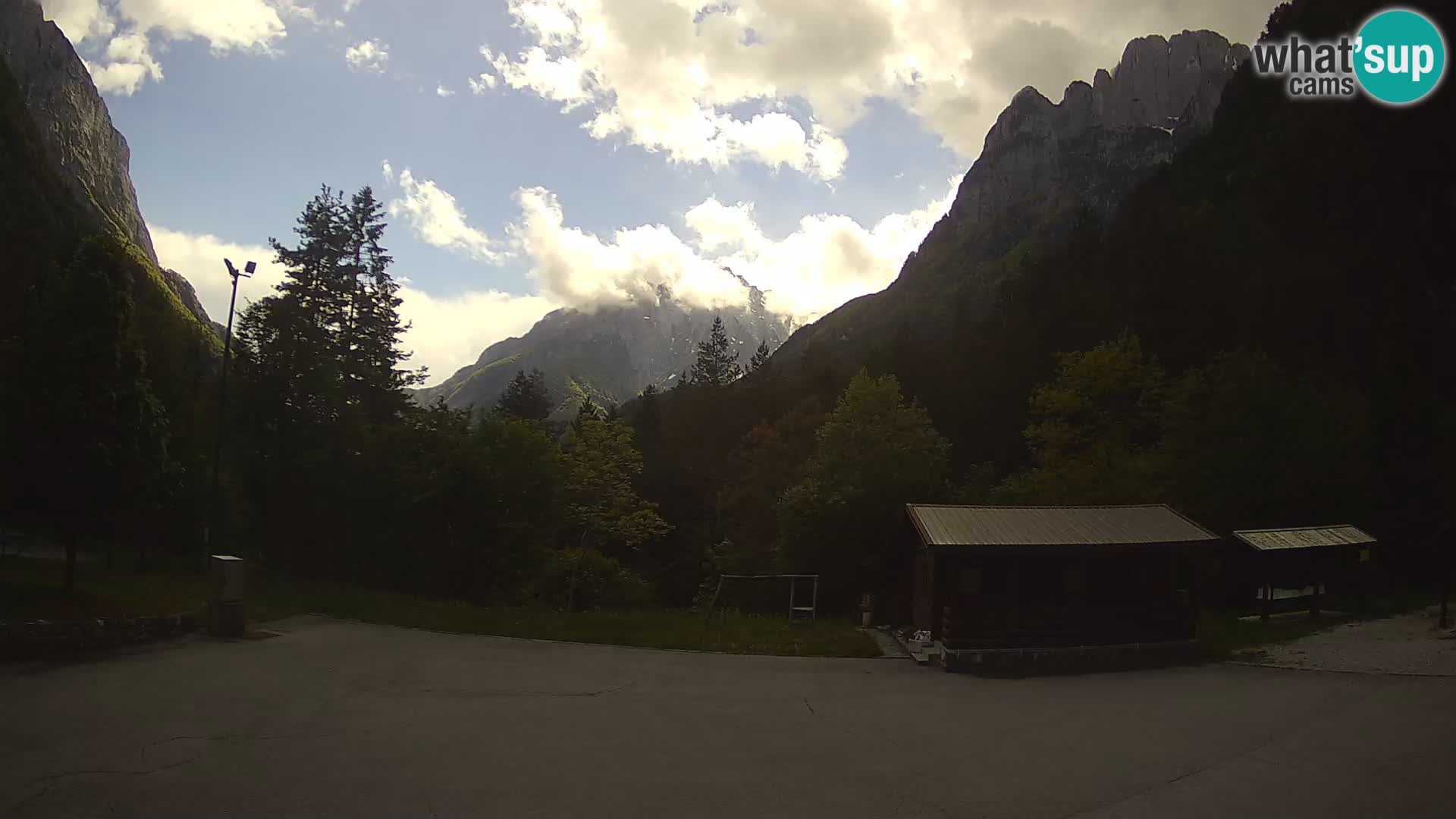 Log pod Mangartom webcam – Vista su Jerebica e Rombon – Bovec – Slovenia