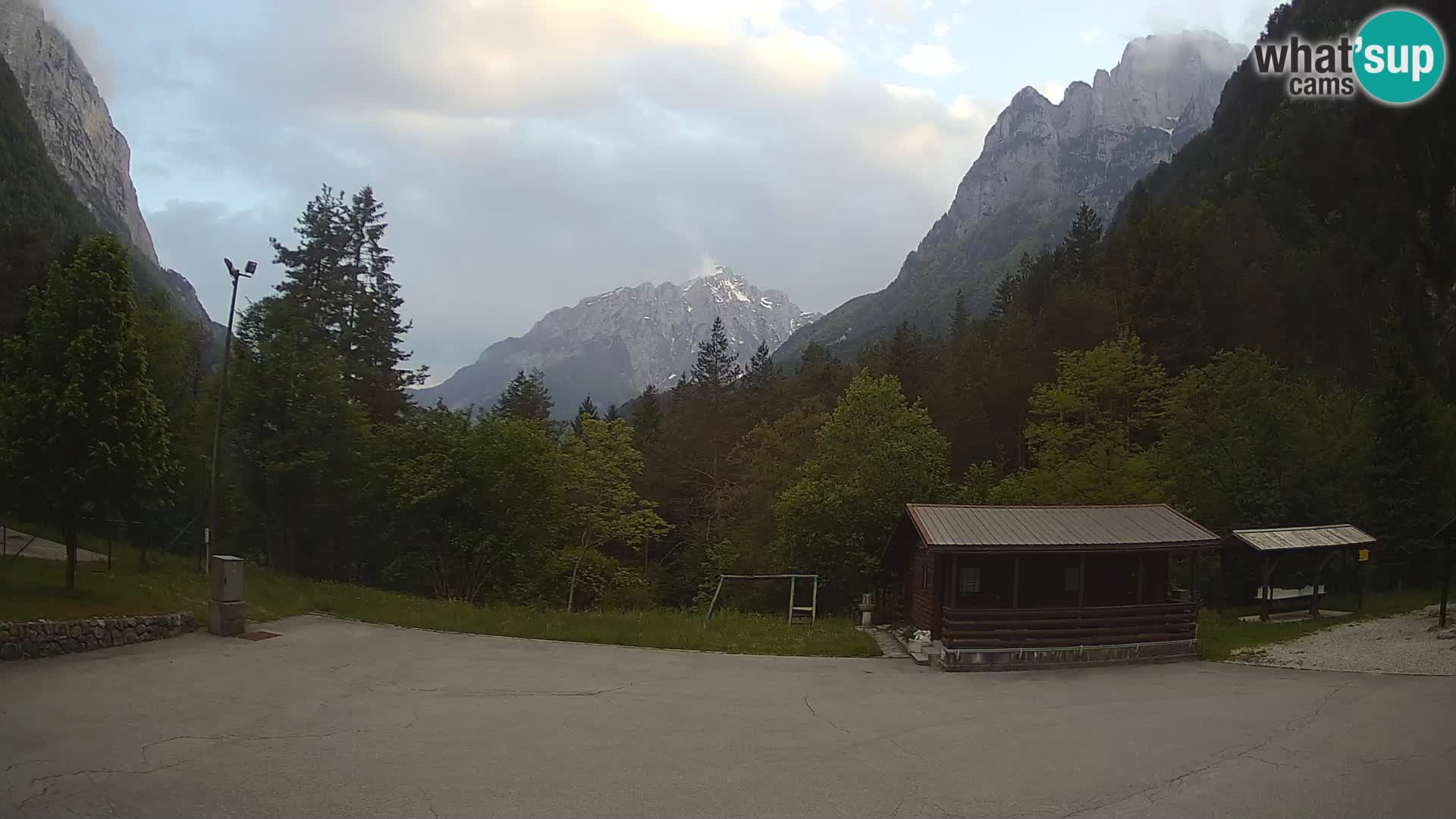 Log pod Mangartom webcam – Vista su Jerebica e Rombon – Bovec – Slovenia