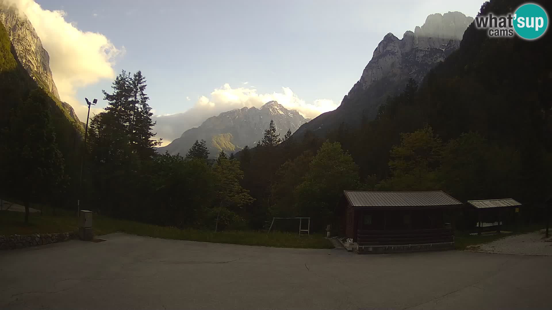 Log pod Mangartom webcam – Vista su Jerebica e Rombon – Bovec – Slovenia