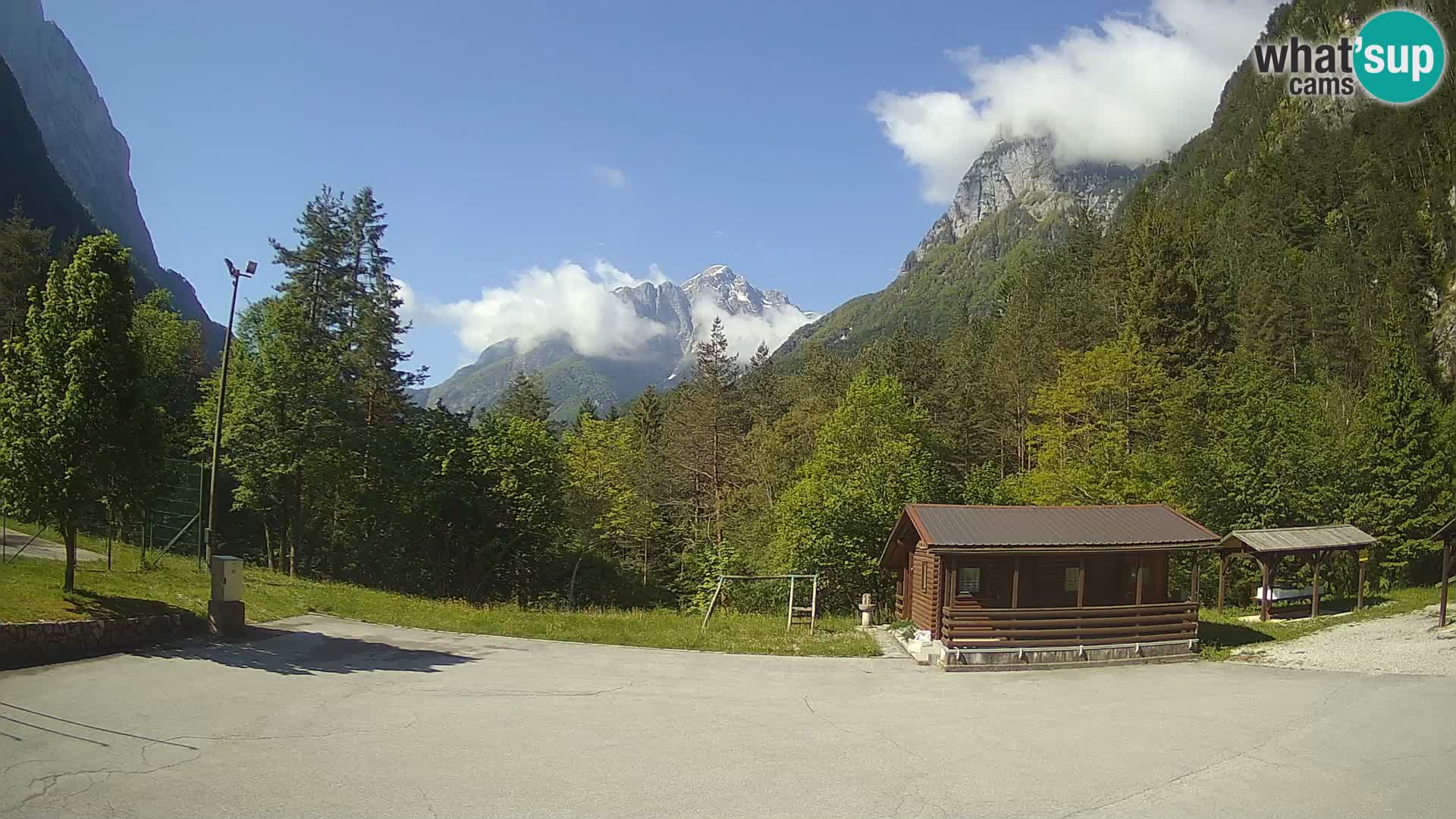 Spletna kamera Log pod Mangartom – Pogled na Jerebico in Rombon – Bovec – Slovenija