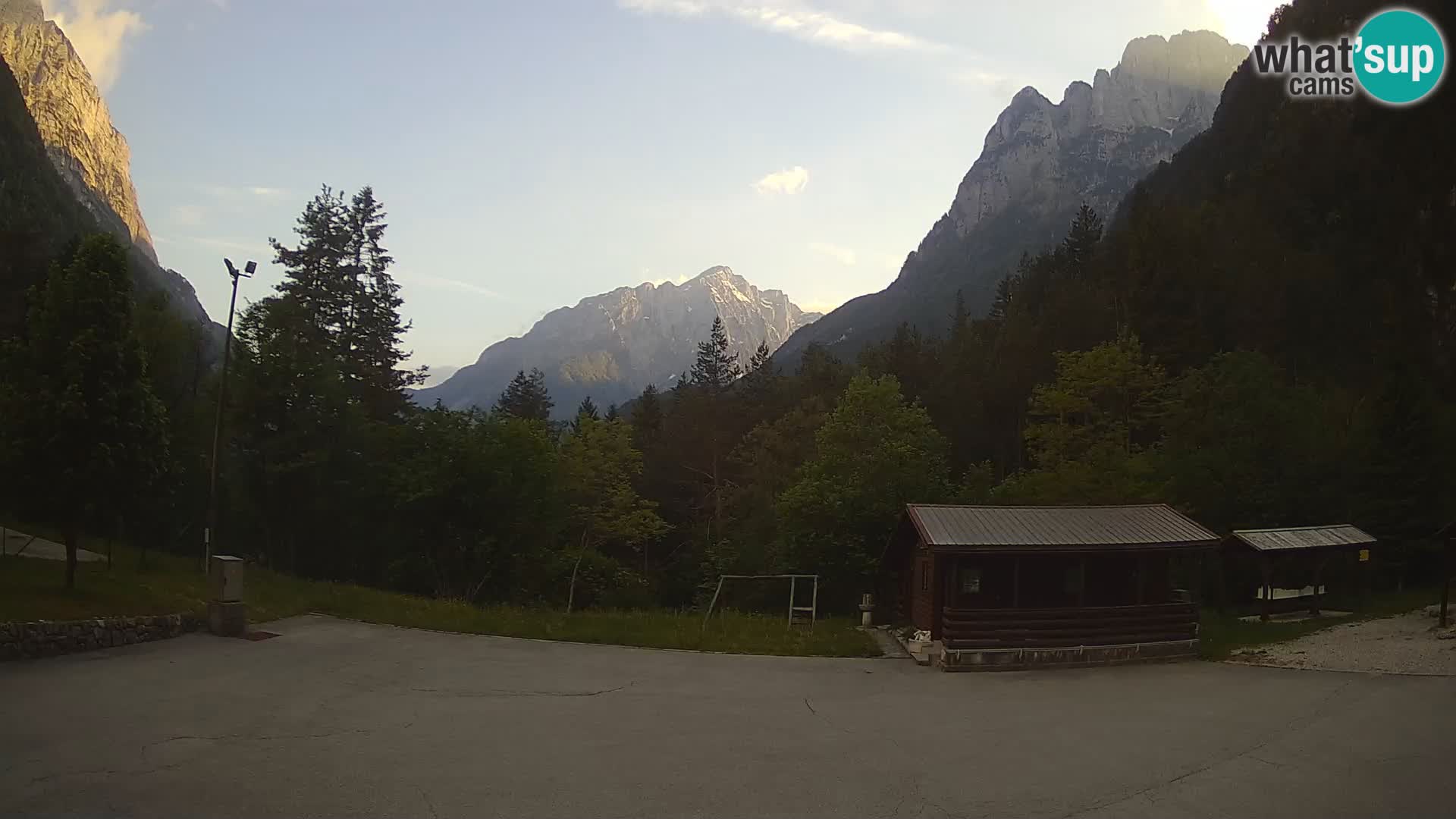 Log pod Mangartom webcam – Vista su Jerebica e Rombon – Bovec – Slovenia