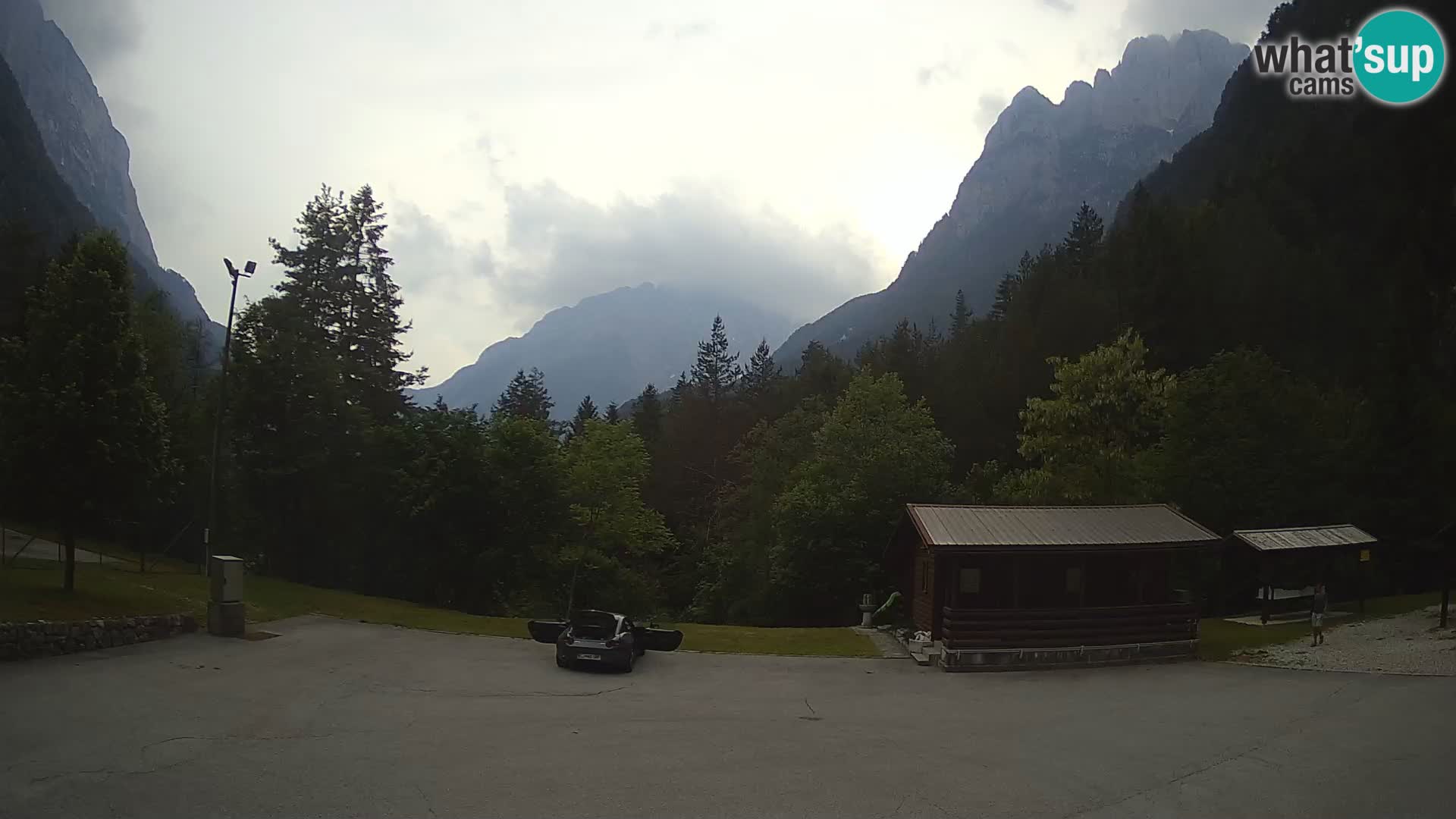 Spletna kamera Log pod Mangartom – Pogled na Jerebico in Rombon – Bovec – Slovenija