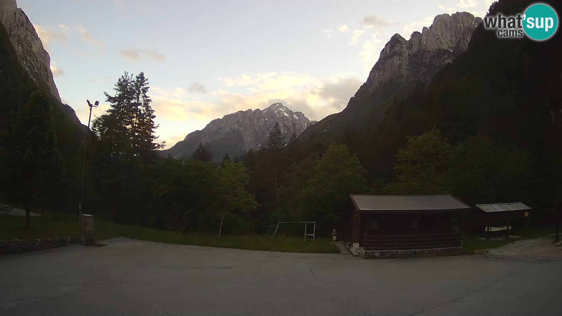 Log pod Mangartom webcam – Vista su Jerebica e Rombon – Bovec – Slovenia