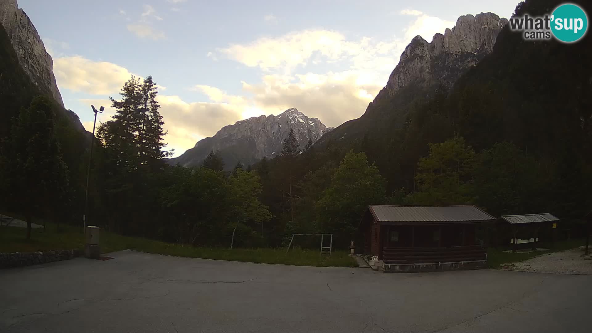 Web kamera Log pod Mangartom – Pogled na Jerebicu i Rombon – Bovec – Slovenija