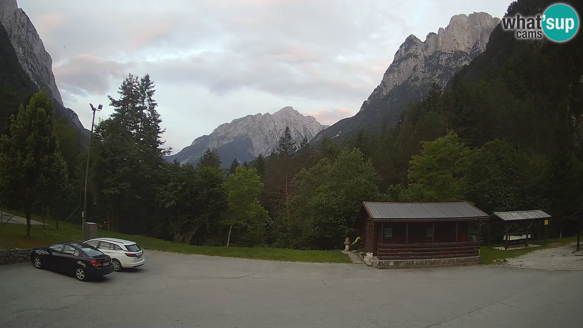 Web kamera Log pod Mangartom – Pogled na Jerebicu i Rombon – Bovec – Slovenija