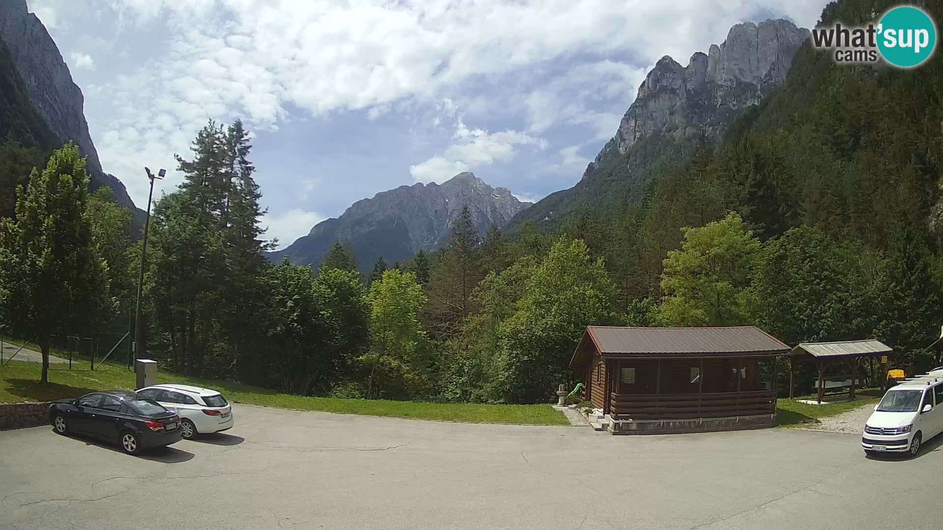 Spletna kamera Log pod Mangartom – Pogled na Jerebico in Rombon – Bovec – Slovenija