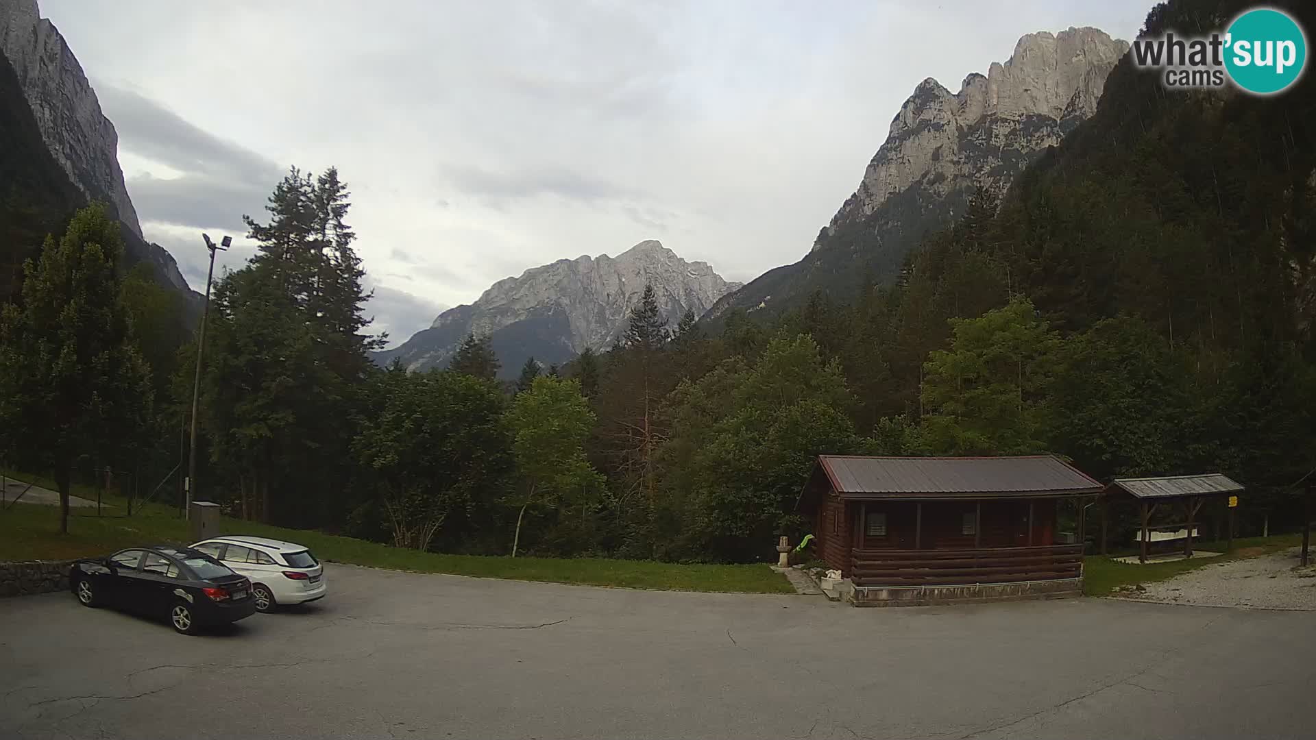 Spletna kamera Log pod Mangartom – Pogled na Jerebico in Rombon – Bovec – Slovenija