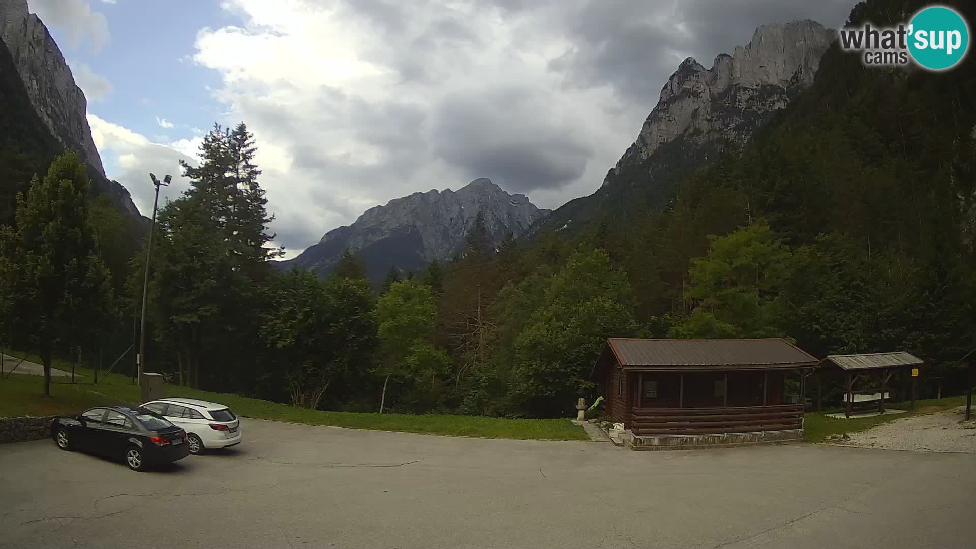 Web kamera Log pod Mangartom – Pogled na Jerebicu i Rombon – Bovec – Slovenija