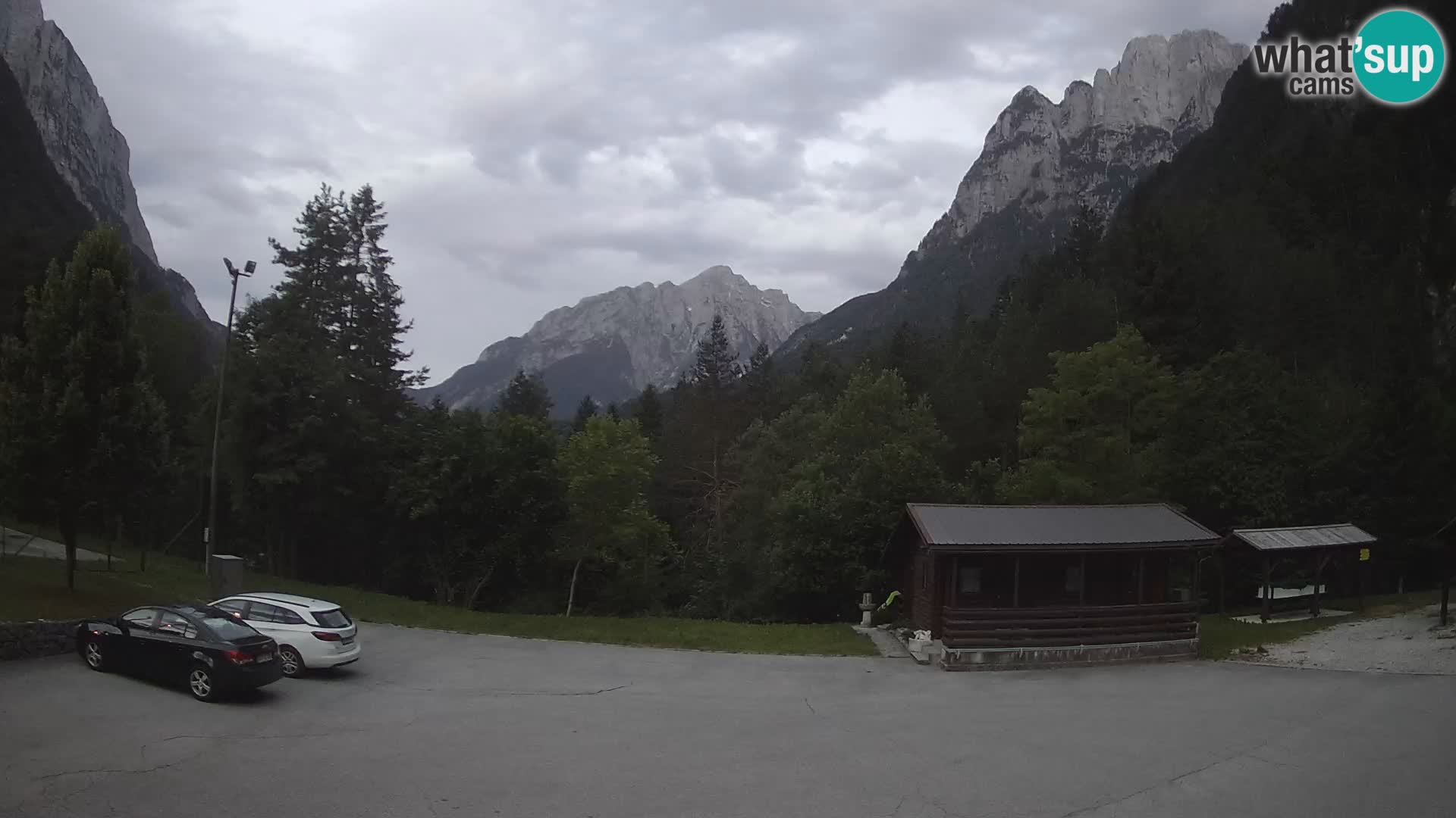 Web kamera Log pod Mangartom – Pogled na Jerebicu i Rombon – Bovec – Slovenija