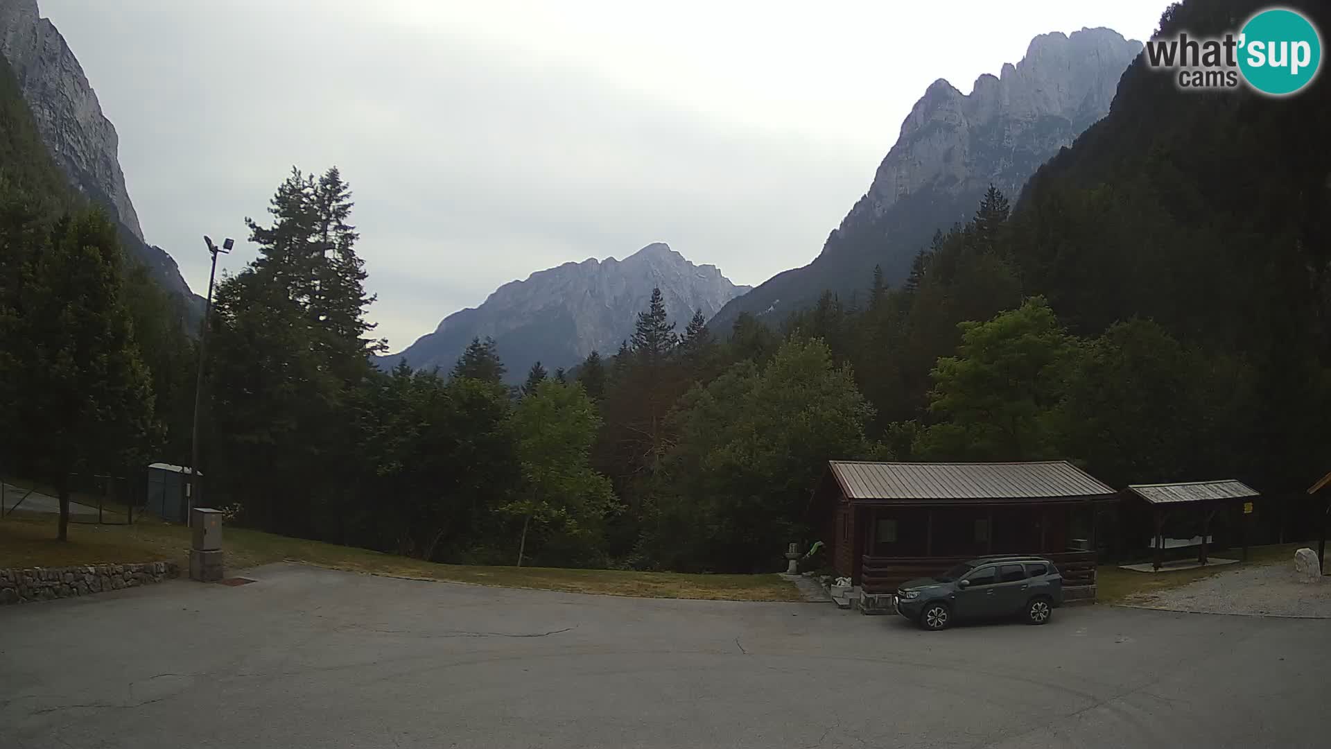 Spletna kamera Log pod Mangartom – Pogled na Jerebico in Rombon – Bovec – Slovenija