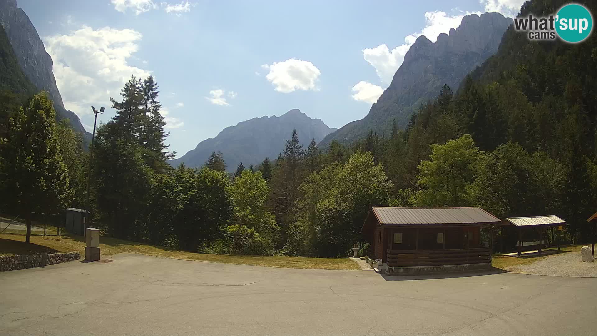 Web kamera Log pod Mangartom – Pogled na Jerebicu i Rombon – Bovec – Slovenija