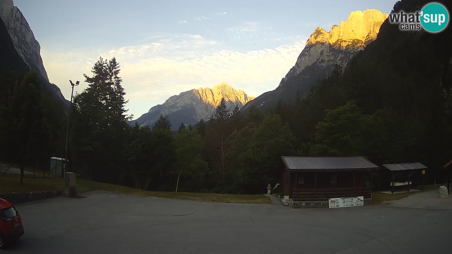 Web kamera Log pod Mangartom – Pogled na Jerebicu i Rombon – Bovec – Slovenija