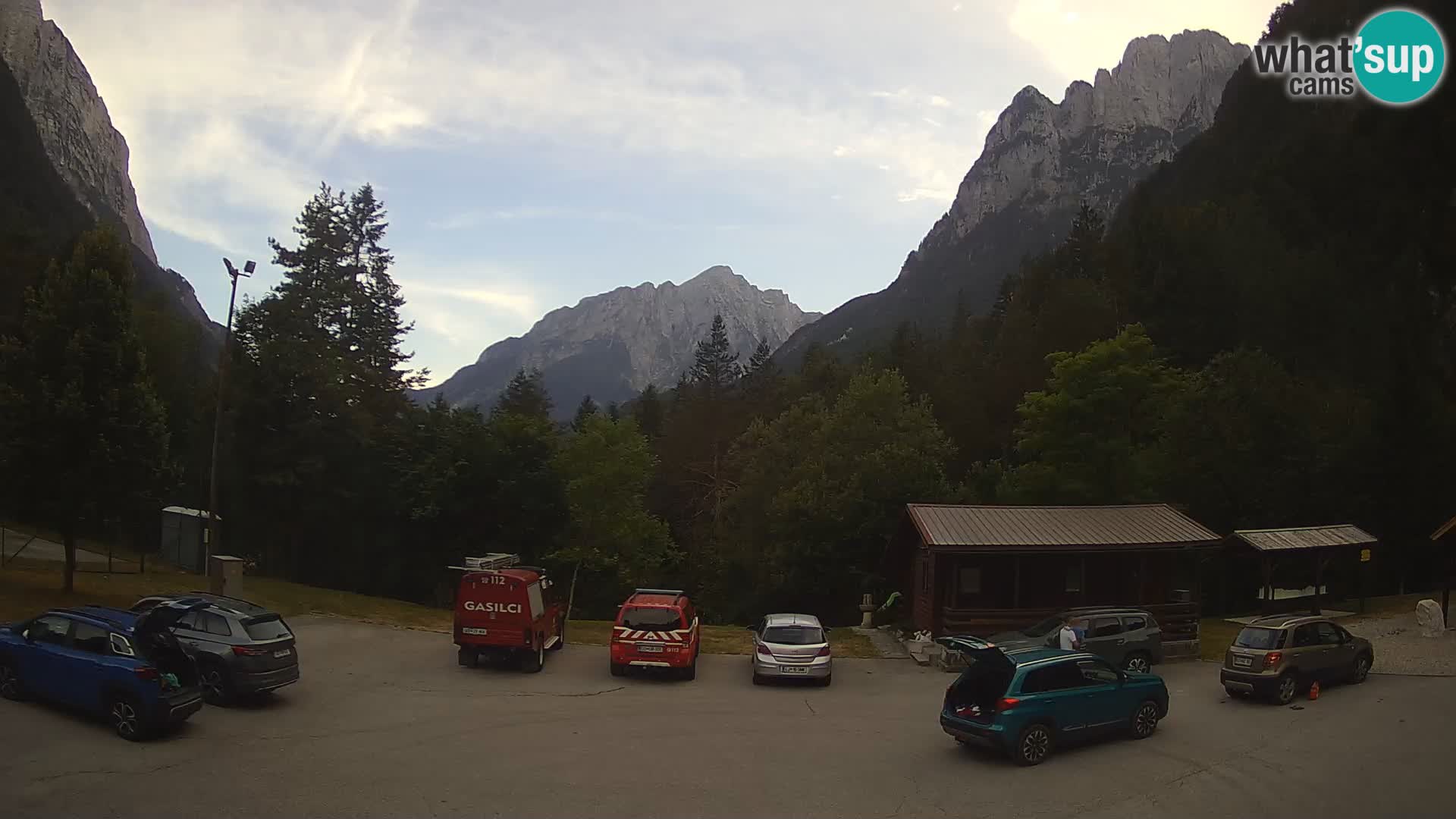 Spletna kamera Log pod Mangartom – Pogled na Jerebico in Rombon – Bovec – Slovenija