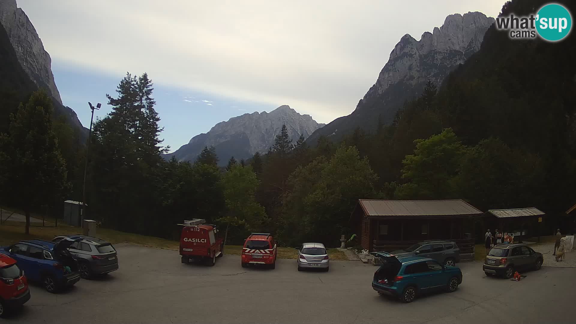 Spletna kamera Log pod Mangartom – Pogled na Jerebico in Rombon – Bovec – Slovenija