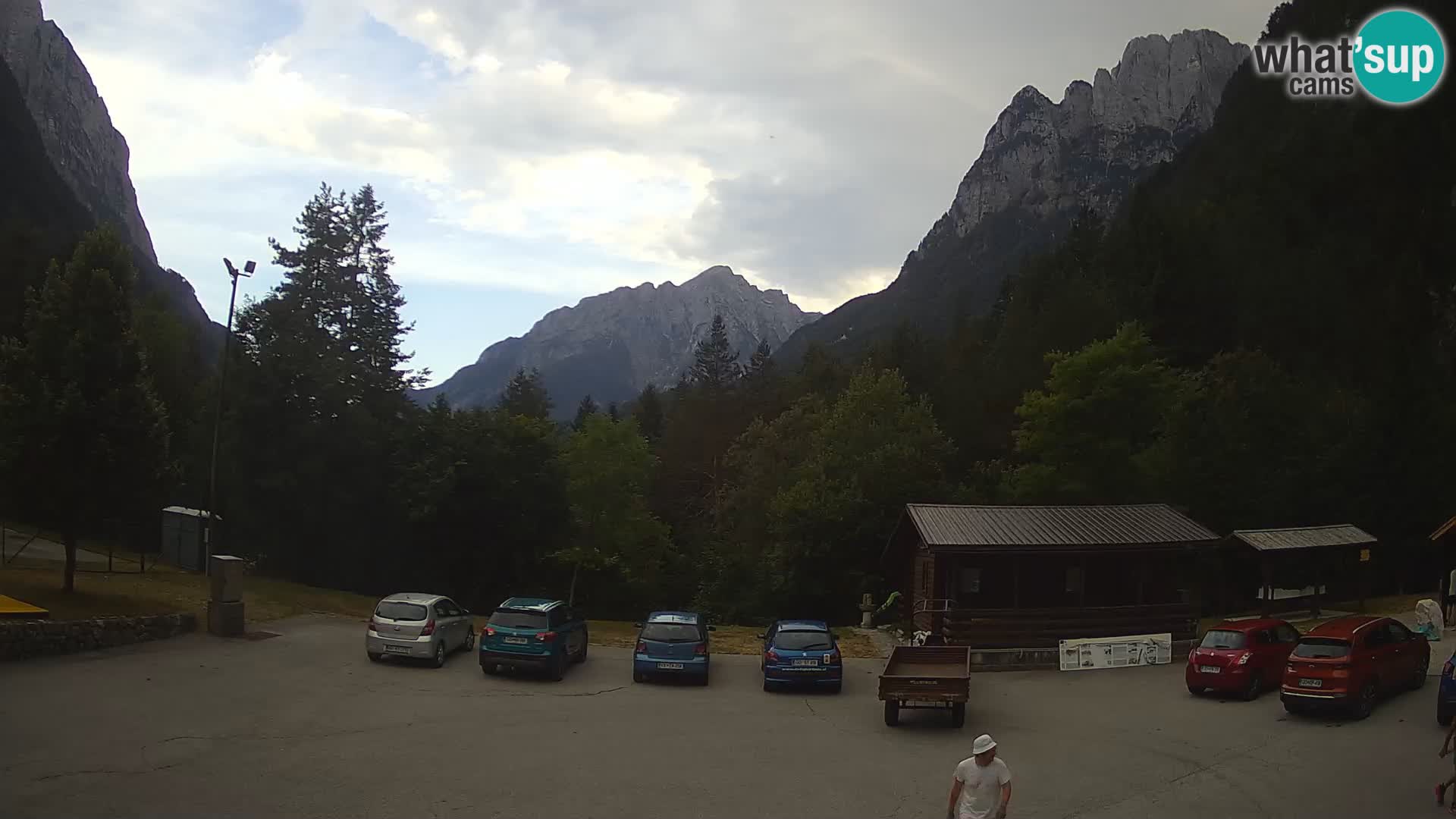 Spletna kamera Log pod Mangartom – Pogled na Jerebico in Rombon – Bovec – Slovenija