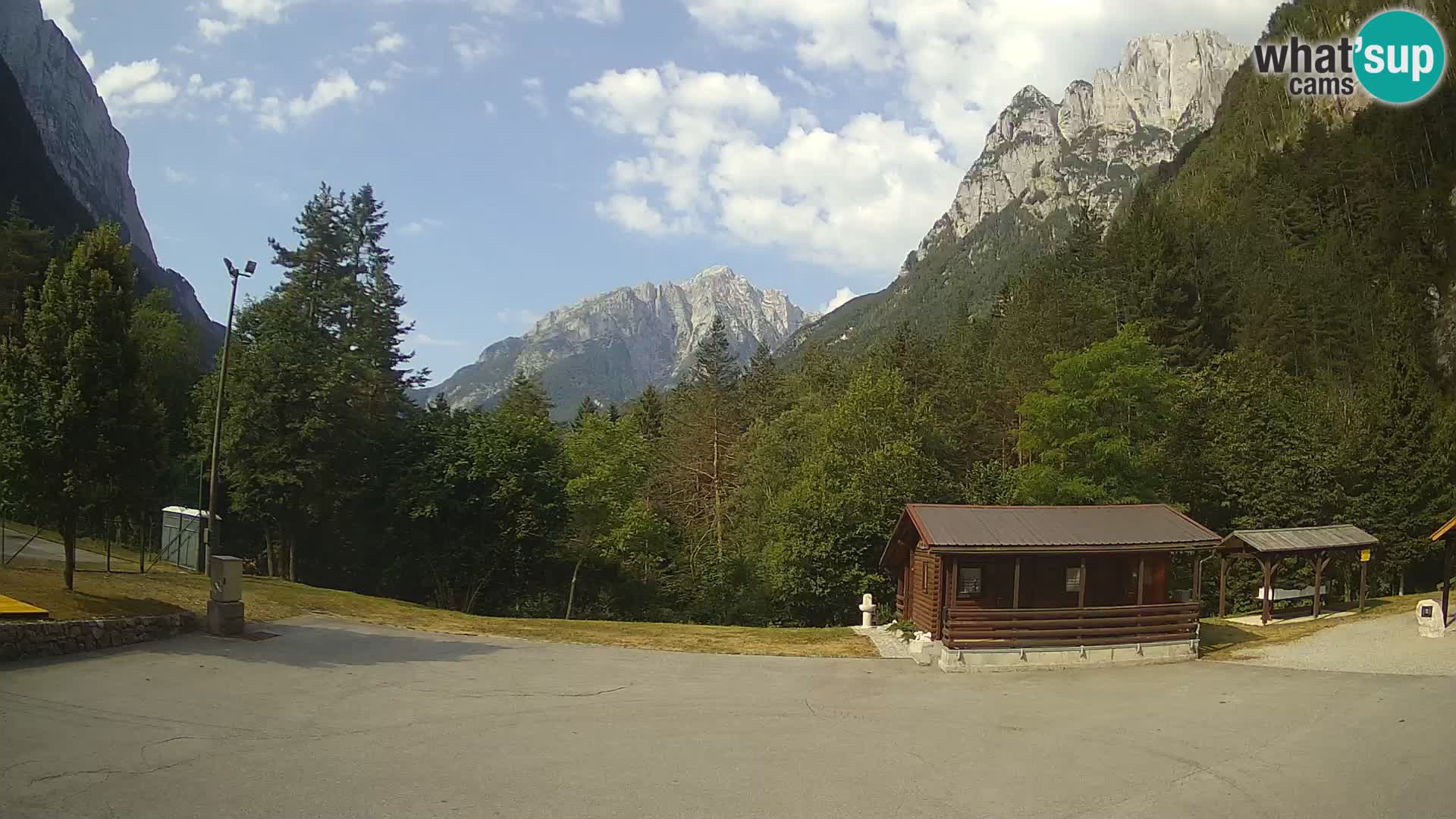 Spletna kamera Log pod Mangartom – Pogled na Jerebico in Rombon – Bovec – Slovenija