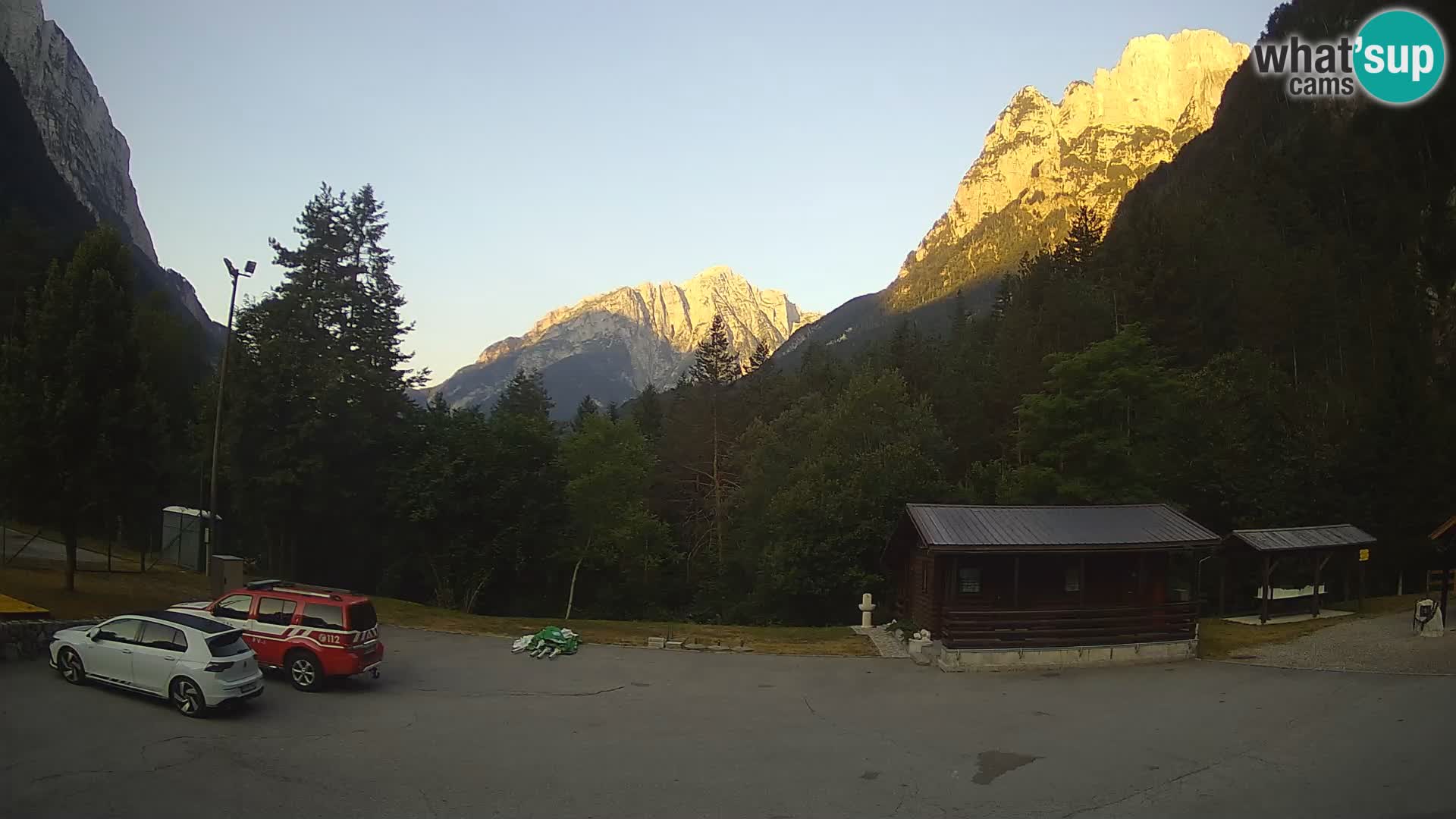 Log pod Mangartom webcam – Vista su Jerebica e Rombon – Bovec – Slovenia