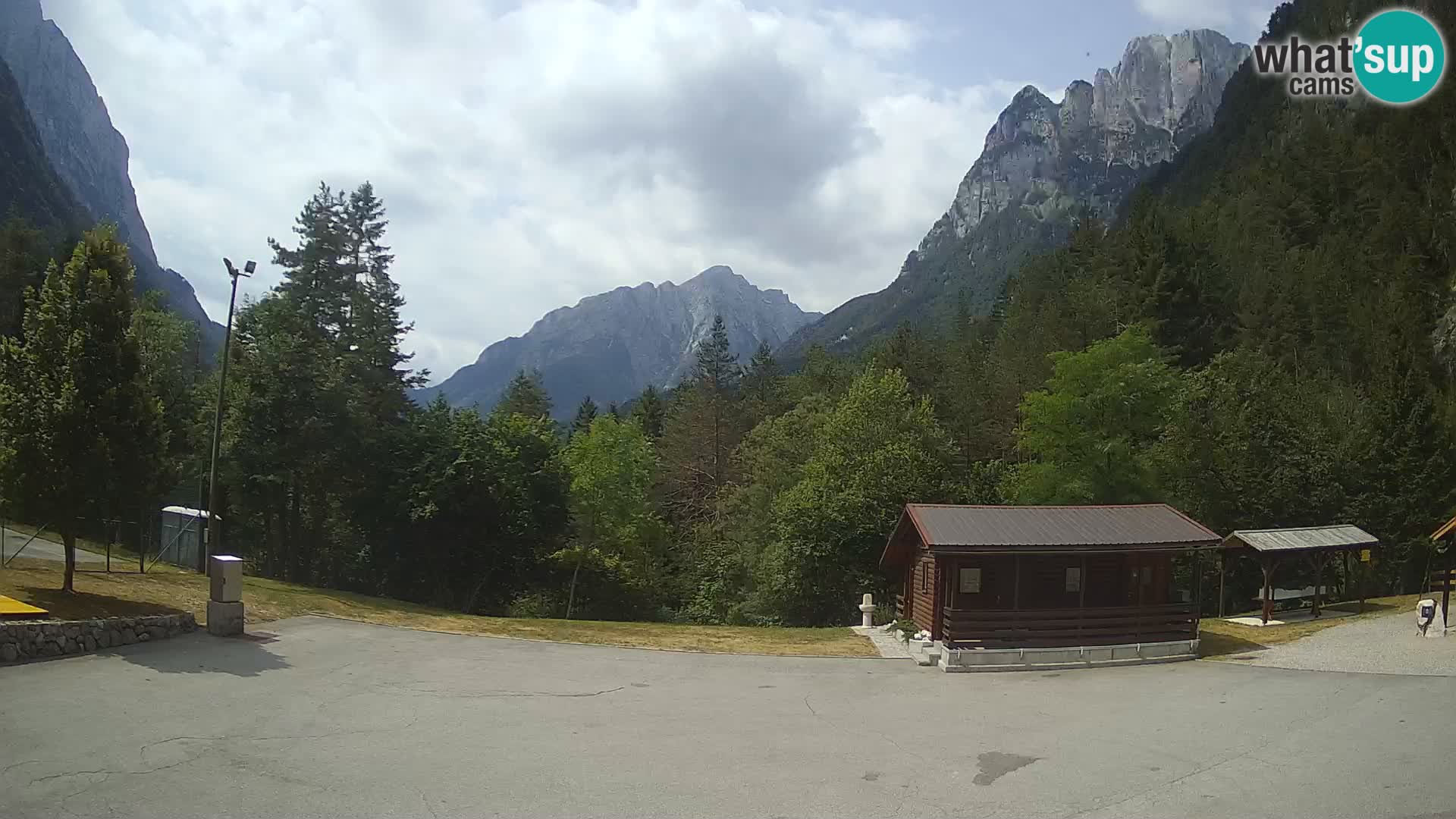 Spletna kamera Log pod Mangartom – Pogled na Jerebico in Rombon – Bovec – Slovenija