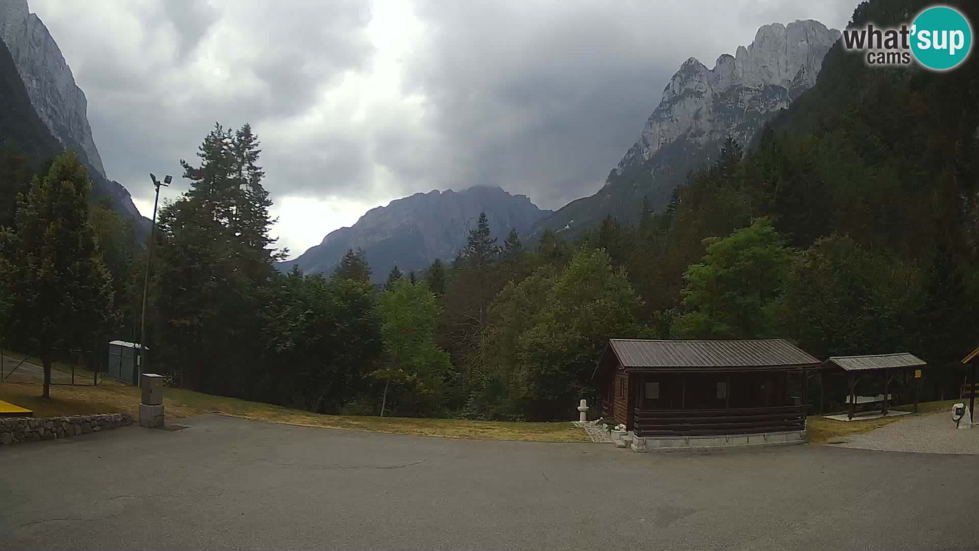Web kamera Log pod Mangartom – Pogled na Jerebicu i Rombon – Bovec – Slovenija