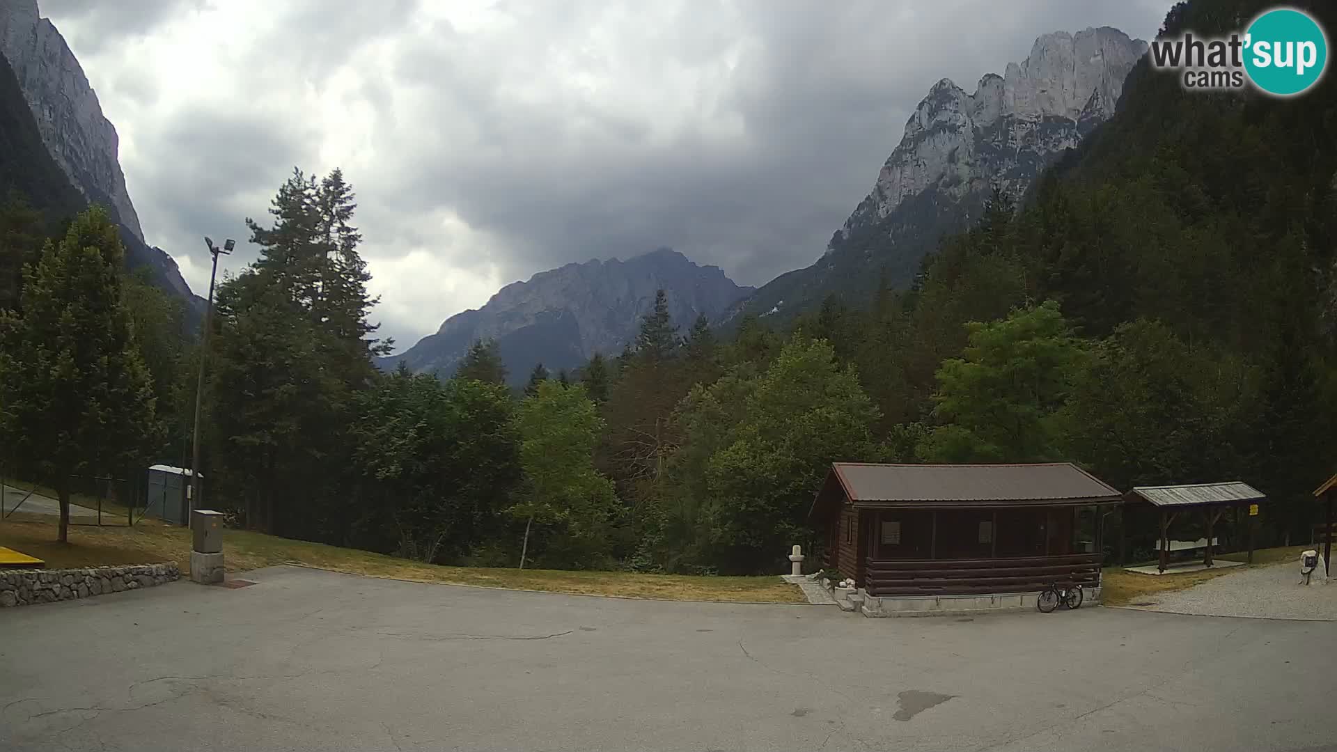 Log pod Mangartom webcam – Vista su Jerebica e Rombon – Bovec – Slovenia