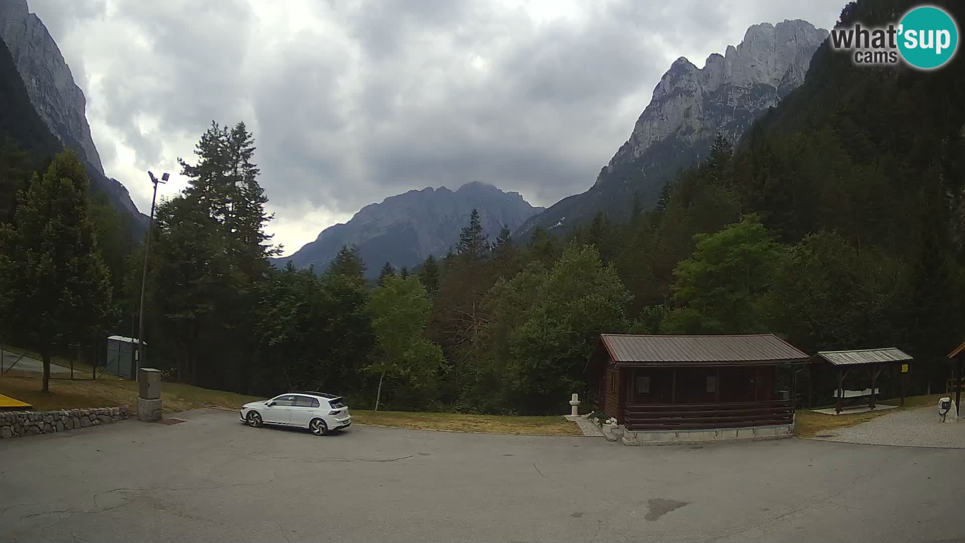 Log pod Mangartom webcam – Vista su Jerebica e Rombon – Bovec – Slovenia