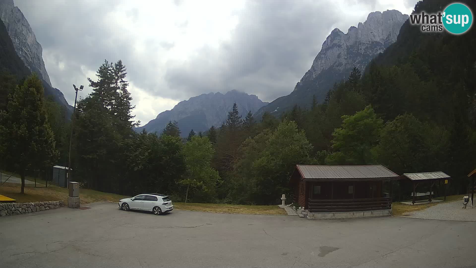 Web kamera Log pod Mangartom – Pogled na Jerebicu i Rombon – Bovec – Slovenija