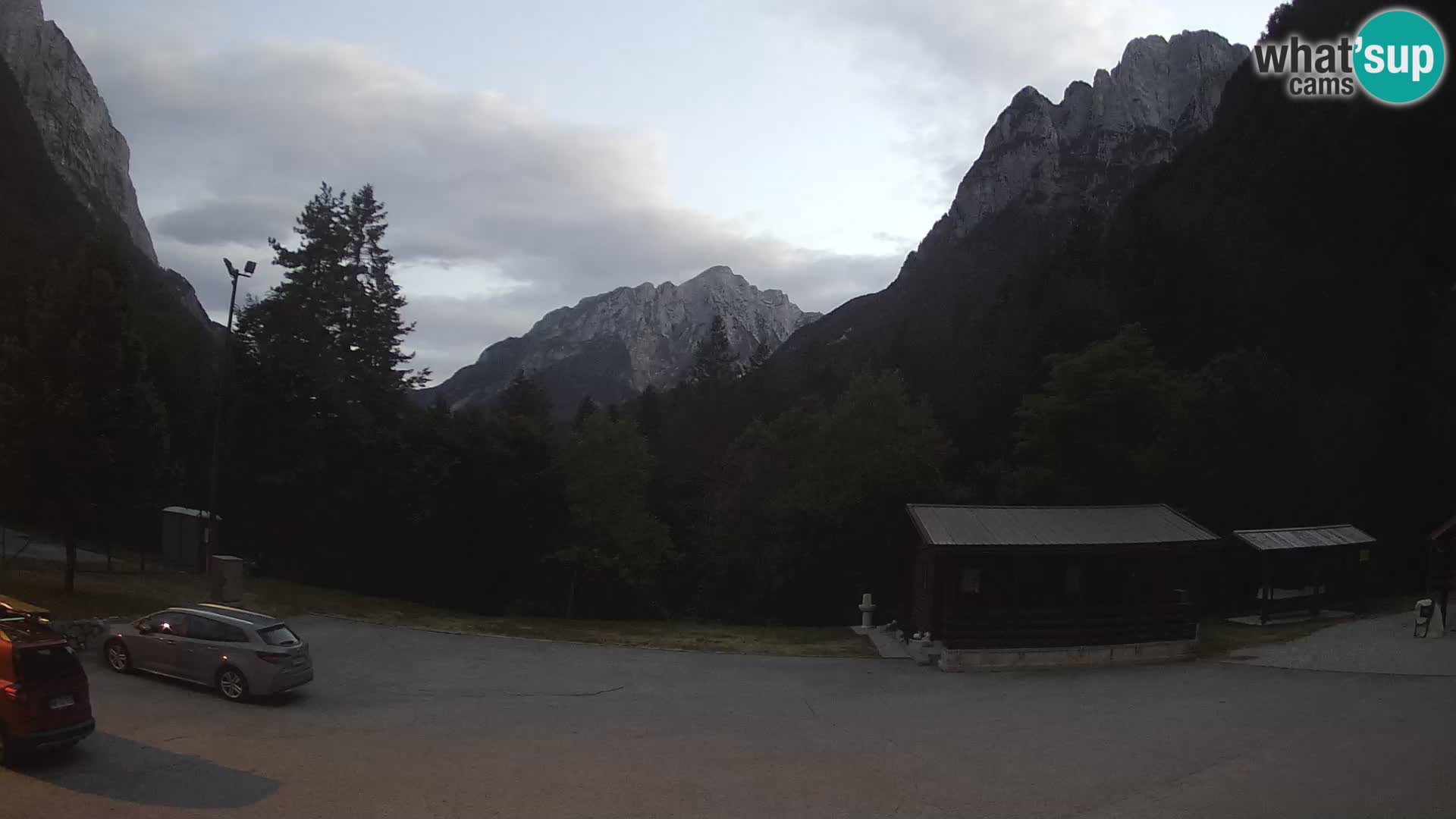 Log pod Mangartom webcam – Vista su Jerebica e Rombon – Bovec – Slovenia