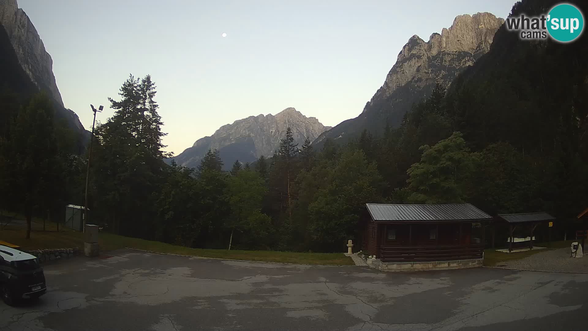 Web kamera Log pod Mangartom – Pogled na Jerebicu i Rombon – Bovec – Slovenija