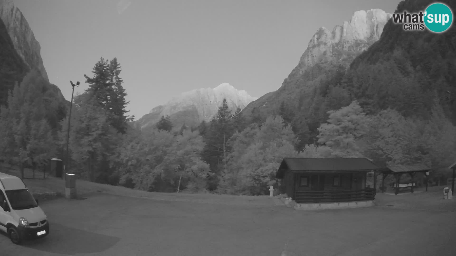 Web kamera Log pod Mangartom – Pogled na Jerebicu i Rombon – Bovec – Slovenija