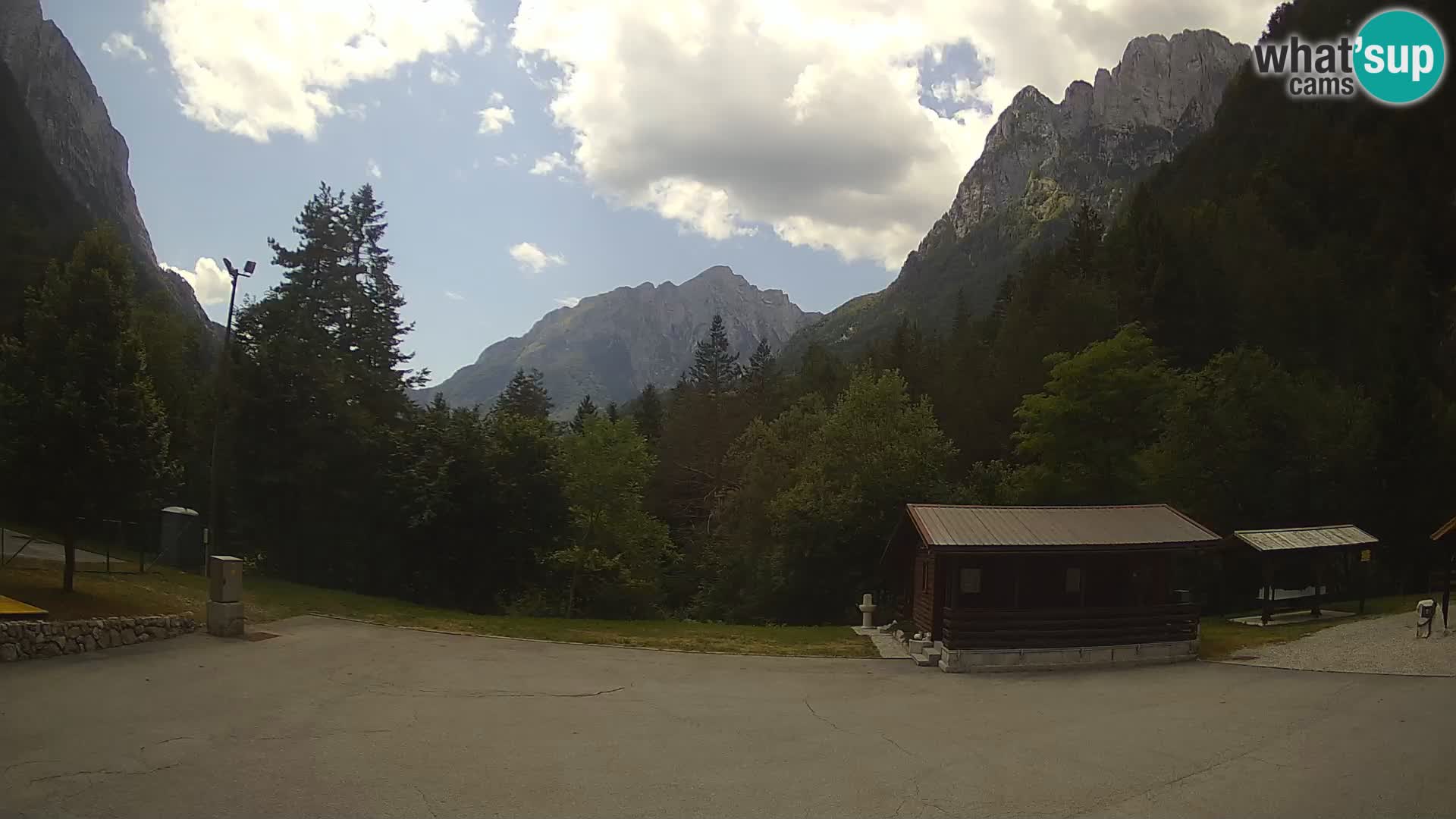 Web kamera Log pod Mangartom – Pogled na Jerebicu i Rombon – Bovec – Slovenija