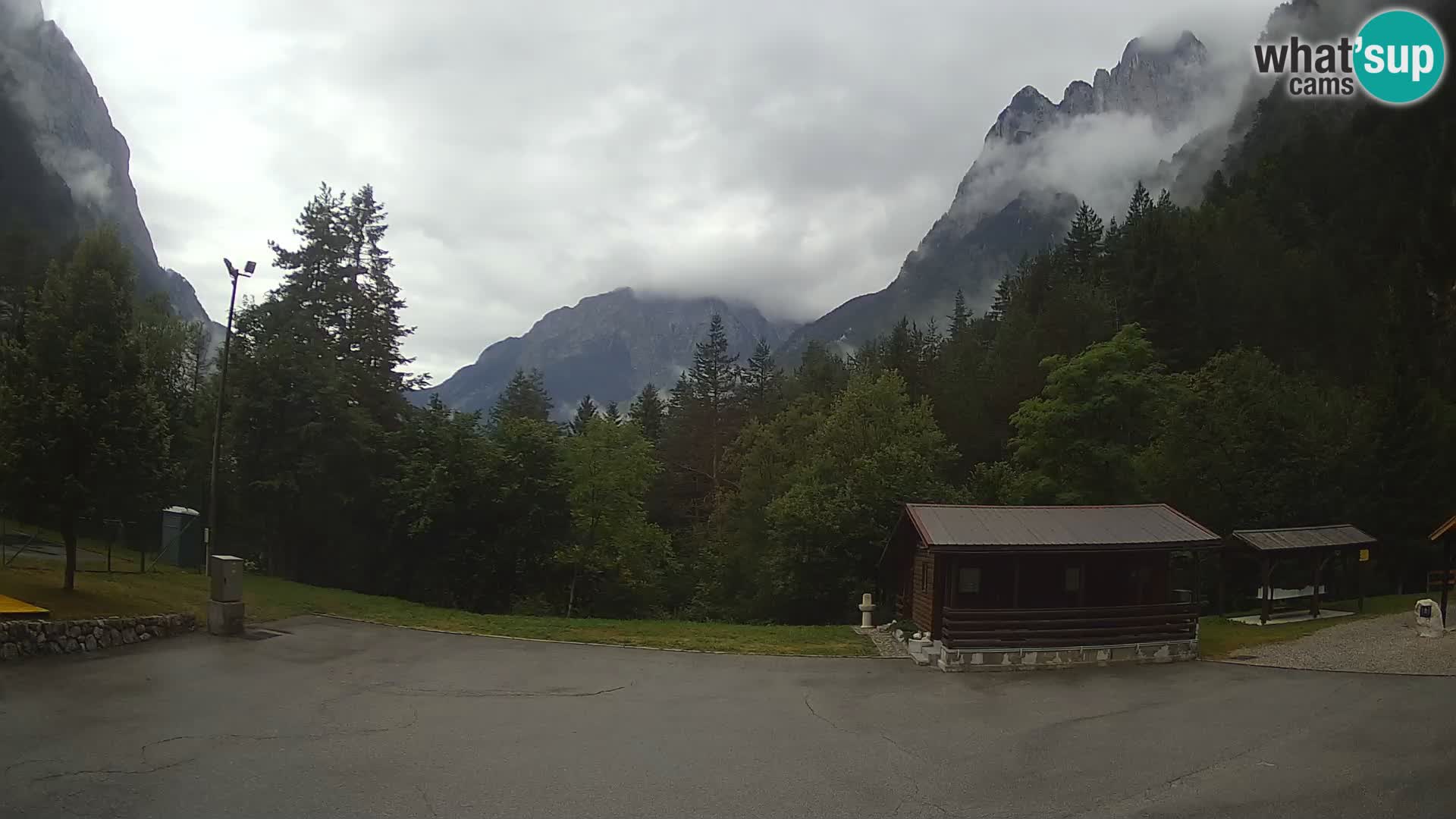 Web kamera Log pod Mangartom – Pogled na Jerebicu i Rombon – Bovec – Slovenija
