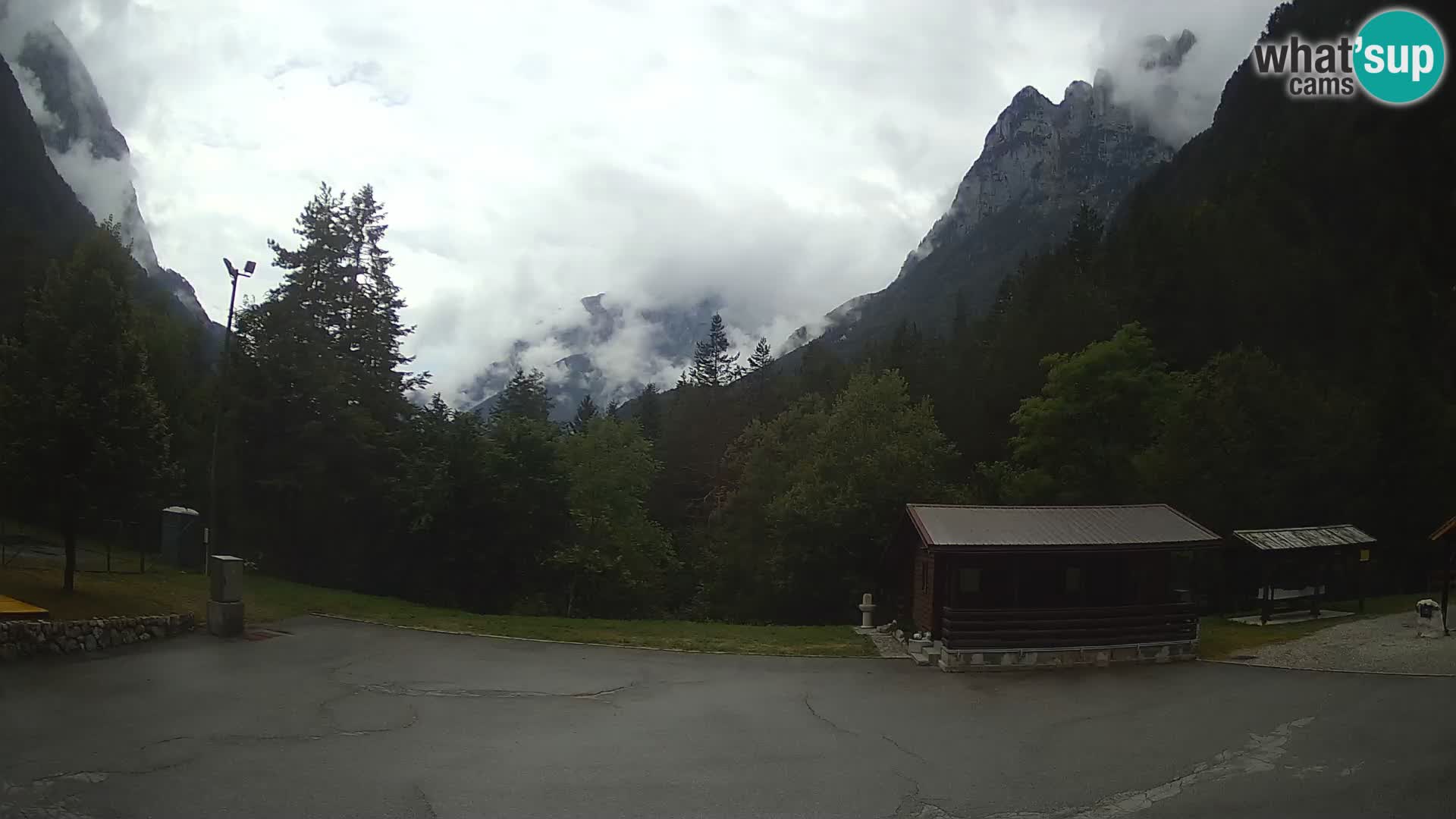 Web kamera Log pod Mangartom – Pogled na Jerebicu i Rombon – Bovec – Slovenija