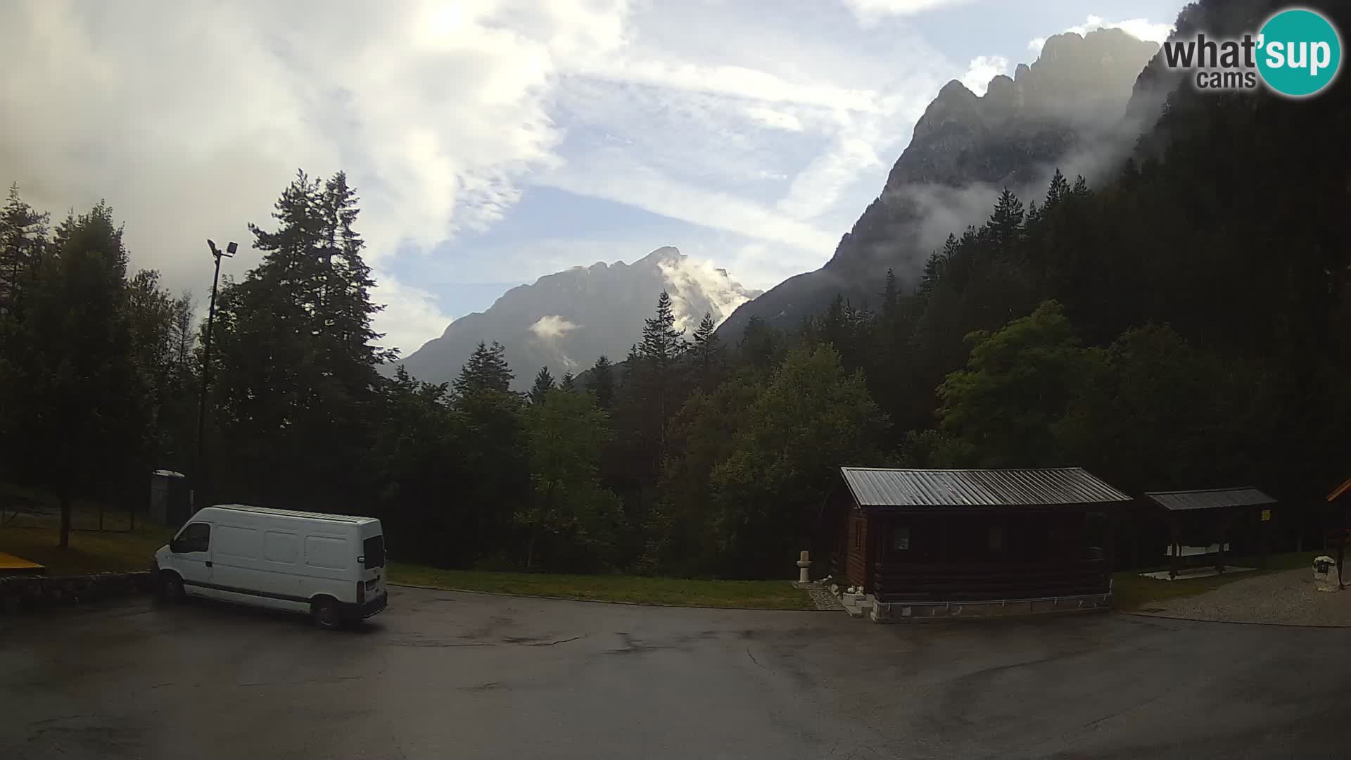 Web kamera Log pod Mangartom – Pogled na Jerebicu i Rombon – Bovec – Slovenija