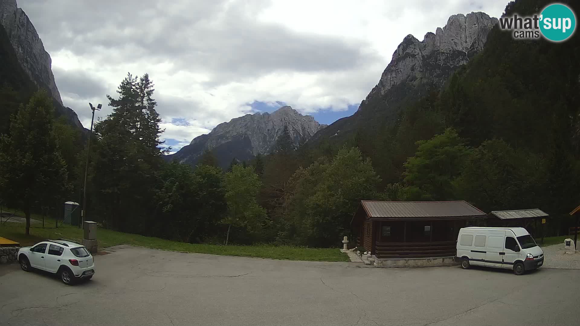 Log pod Mangartom webcam – Vista su Jerebica e Rombon – Bovec – Slovenia
