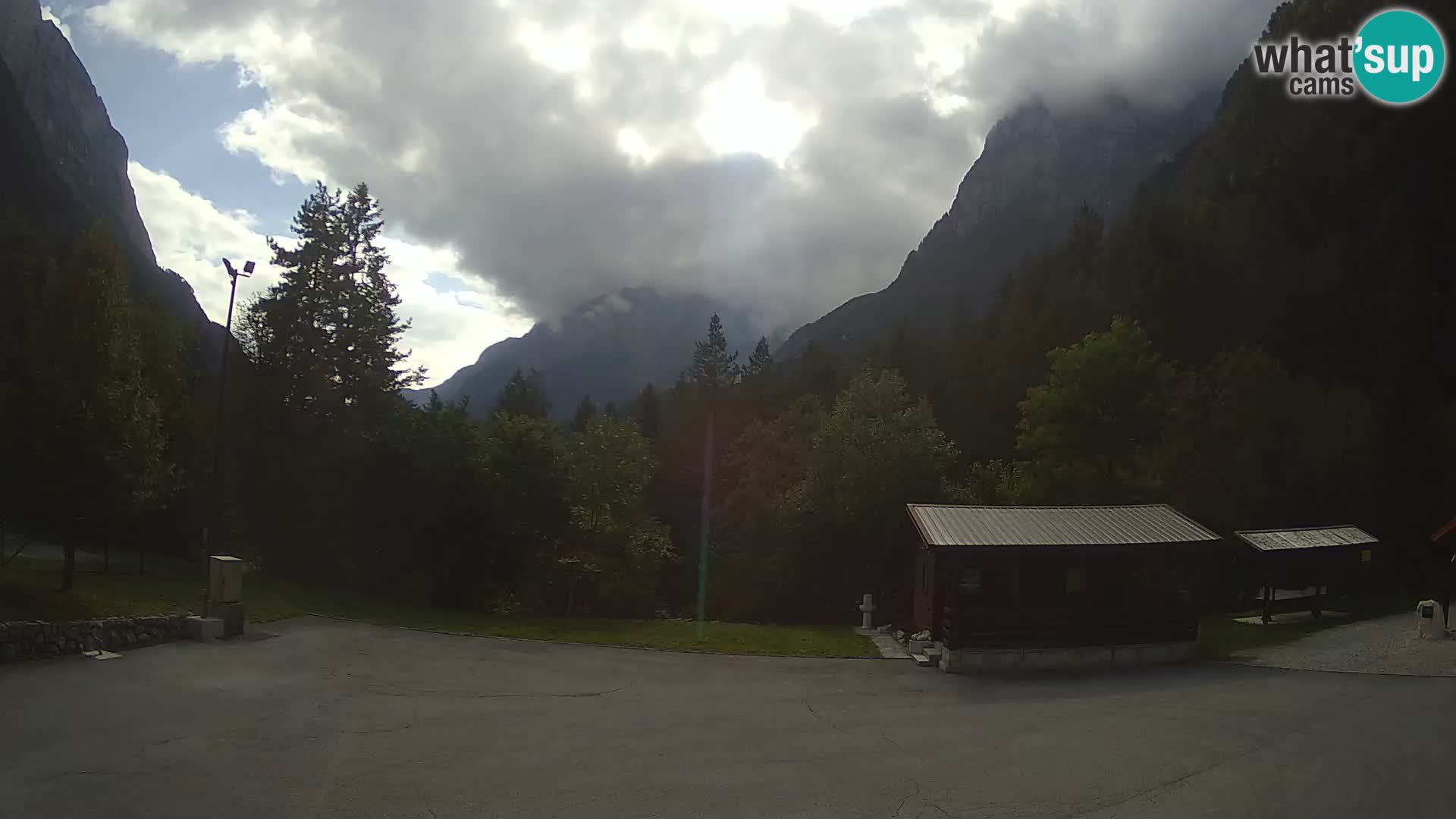 Log pod Mangartom webcam – Vista su Jerebica e Rombon – Bovec – Slovenia