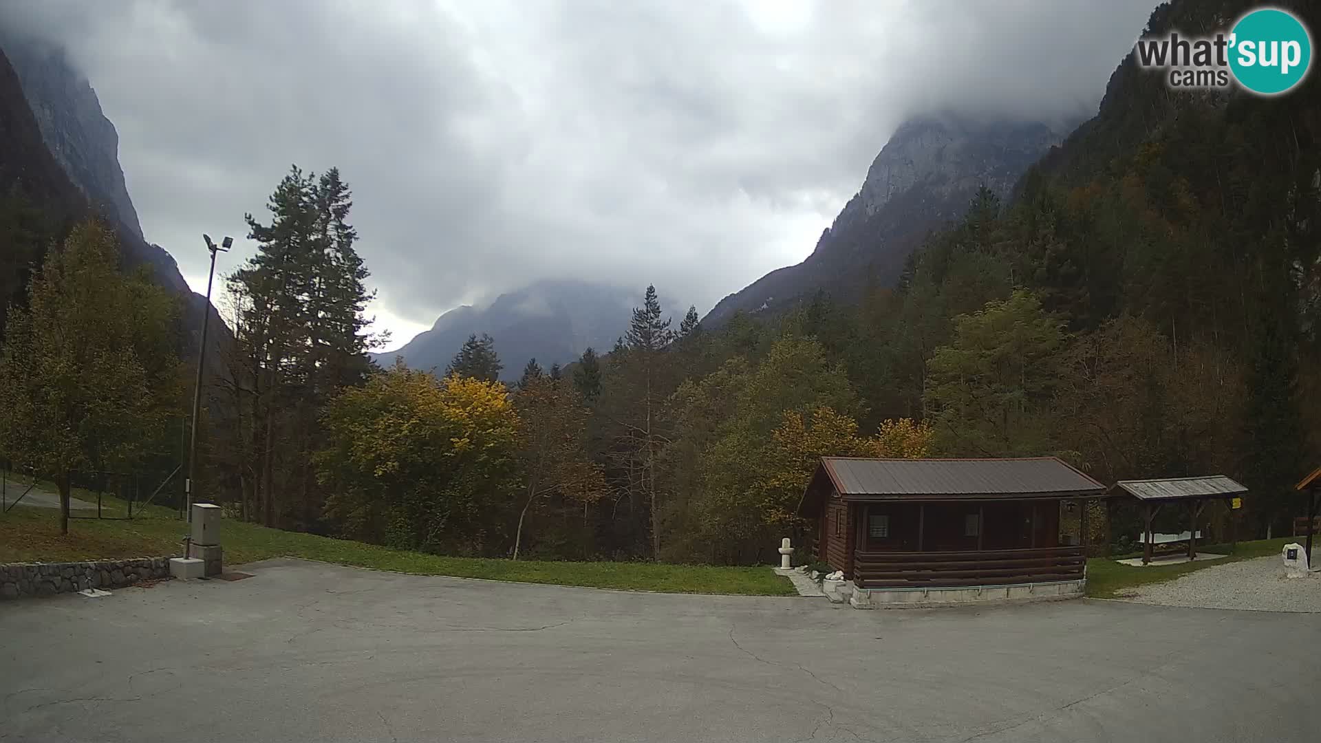 Spletna kamera Log pod Mangartom – Pogled na Jerebico in Rombon – Bovec – Slovenija