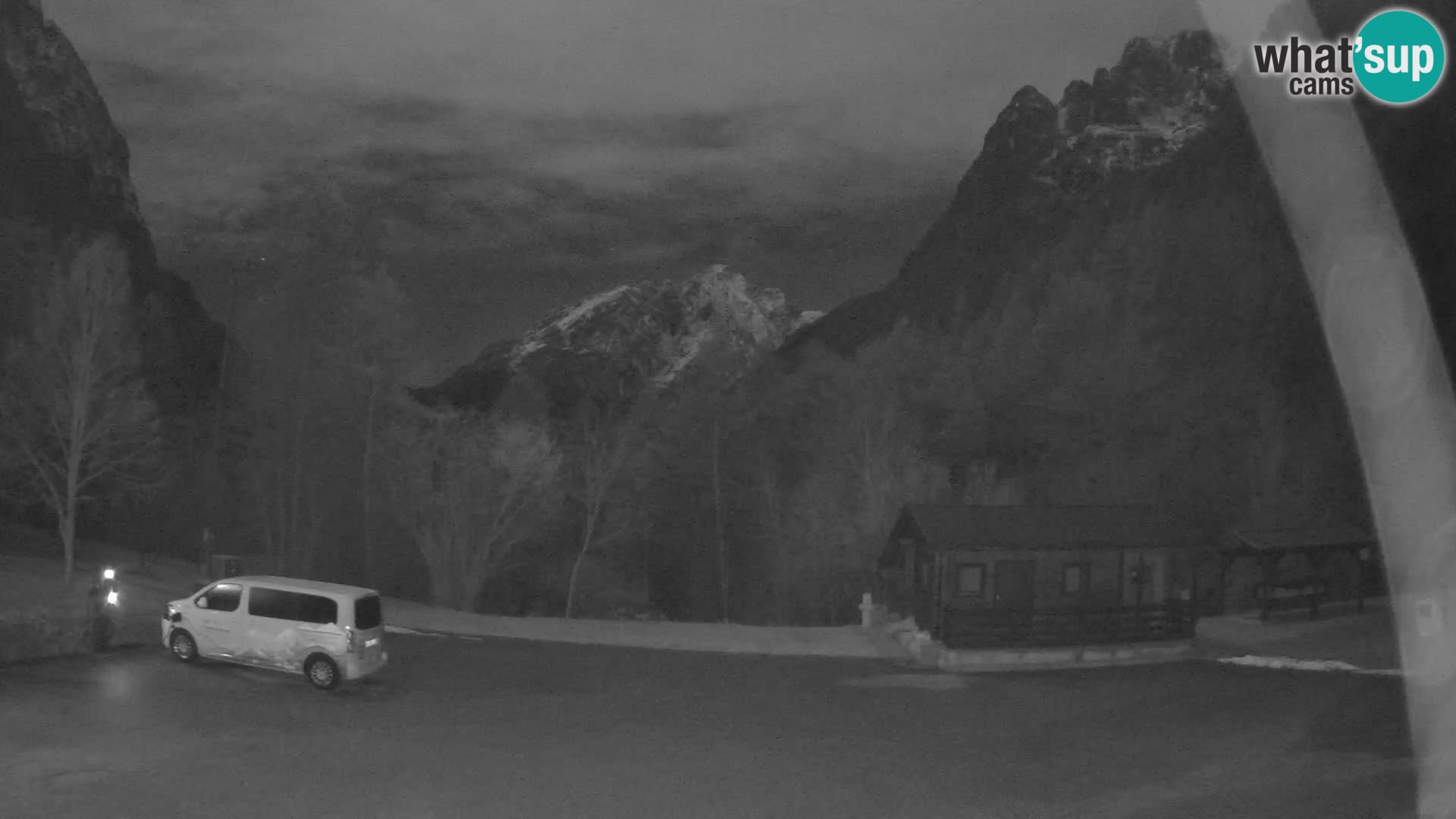 Web kamera Log pod Mangartom – Pogled na Jerebicu i Rombon – Bovec – Slovenija