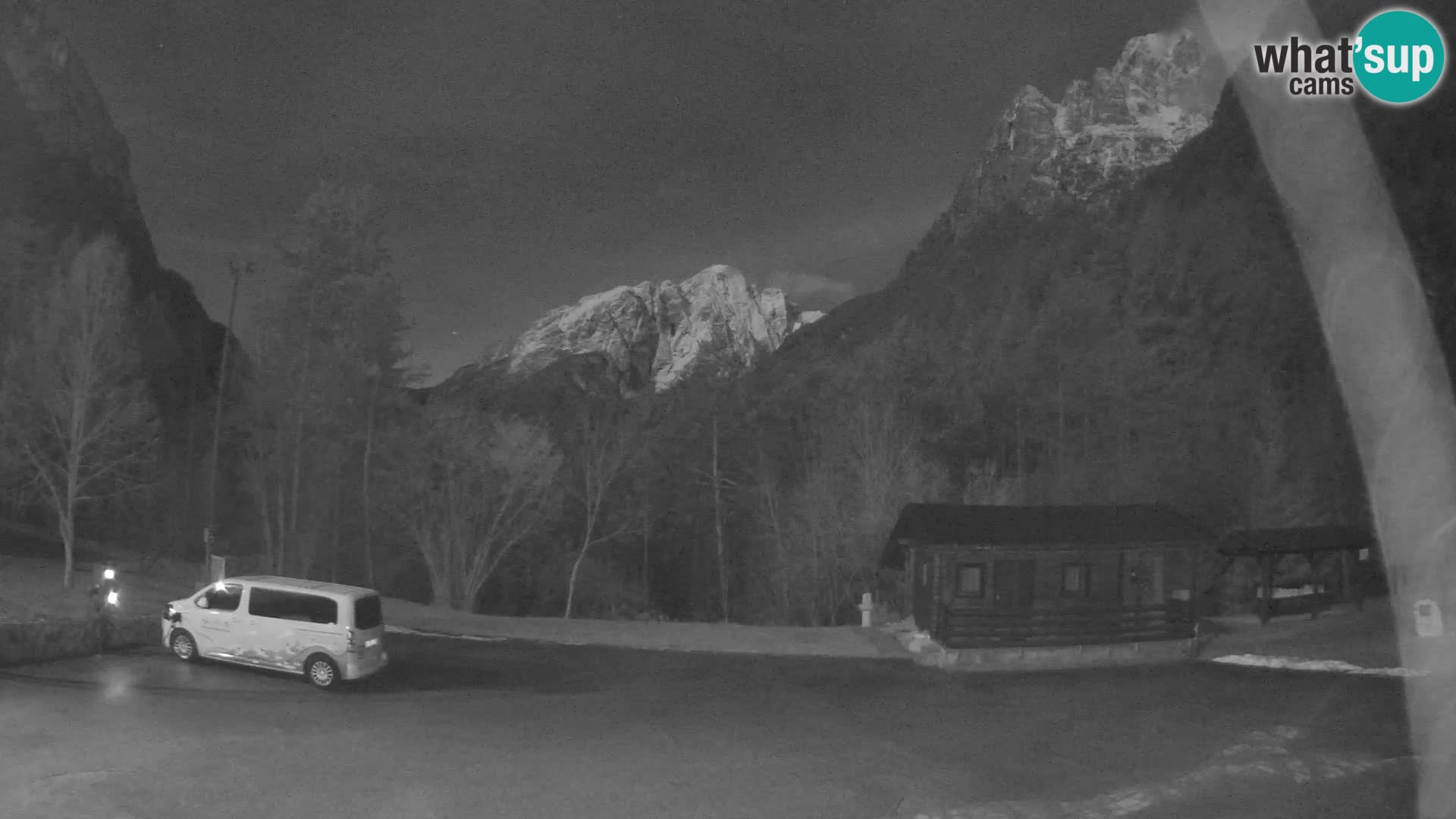 Web kamera Log pod Mangartom – Pogled na Jerebicu i Rombon – Bovec – Slovenija