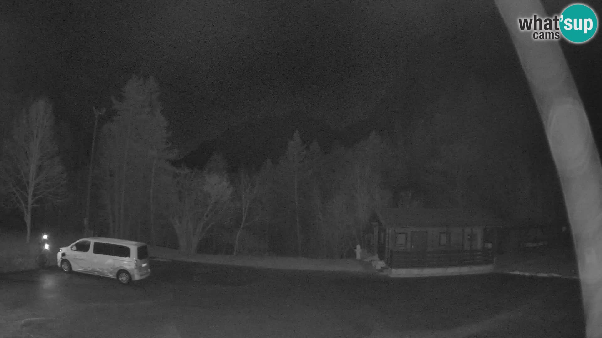 Spletna kamera Log pod Mangartom – Pogled na Jerebico in Rombon – Bovec – Slovenija