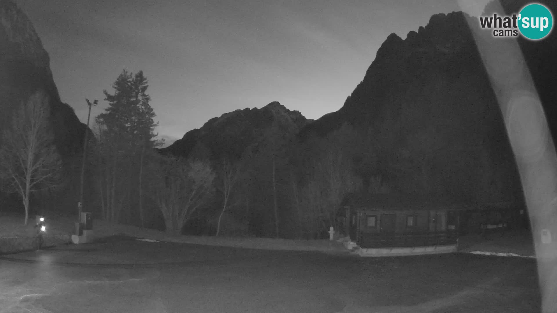 Web kamera Log pod Mangartom – Pogled na Jerebicu i Rombon – Bovec – Slovenija