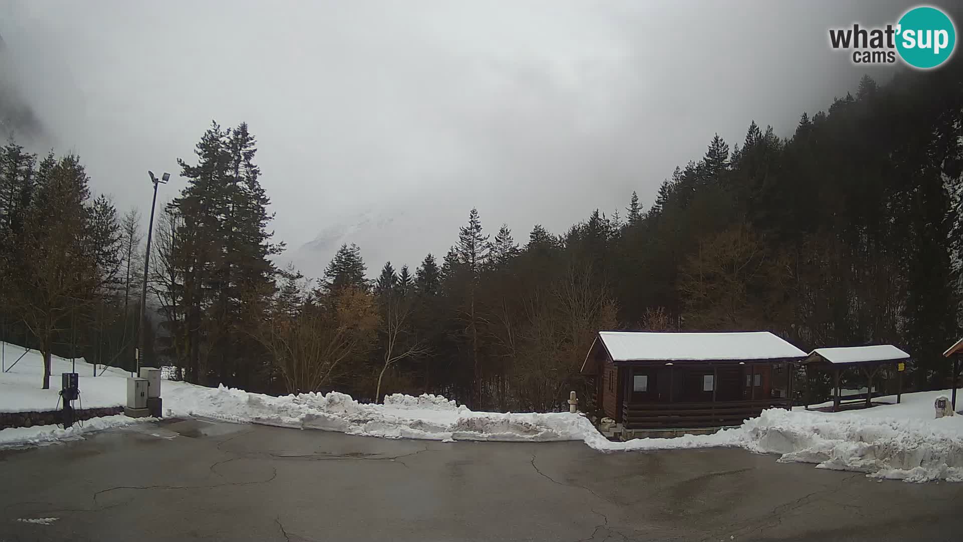 Spletna kamera Log pod Mangartom – Pogled na Jerebico in Rombon – Bovec – Slovenija