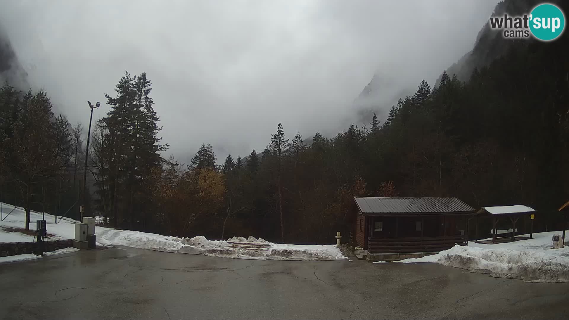 Web kamera Log pod Mangartom – Pogled na Jerebicu i Rombon – Bovec – Slovenija