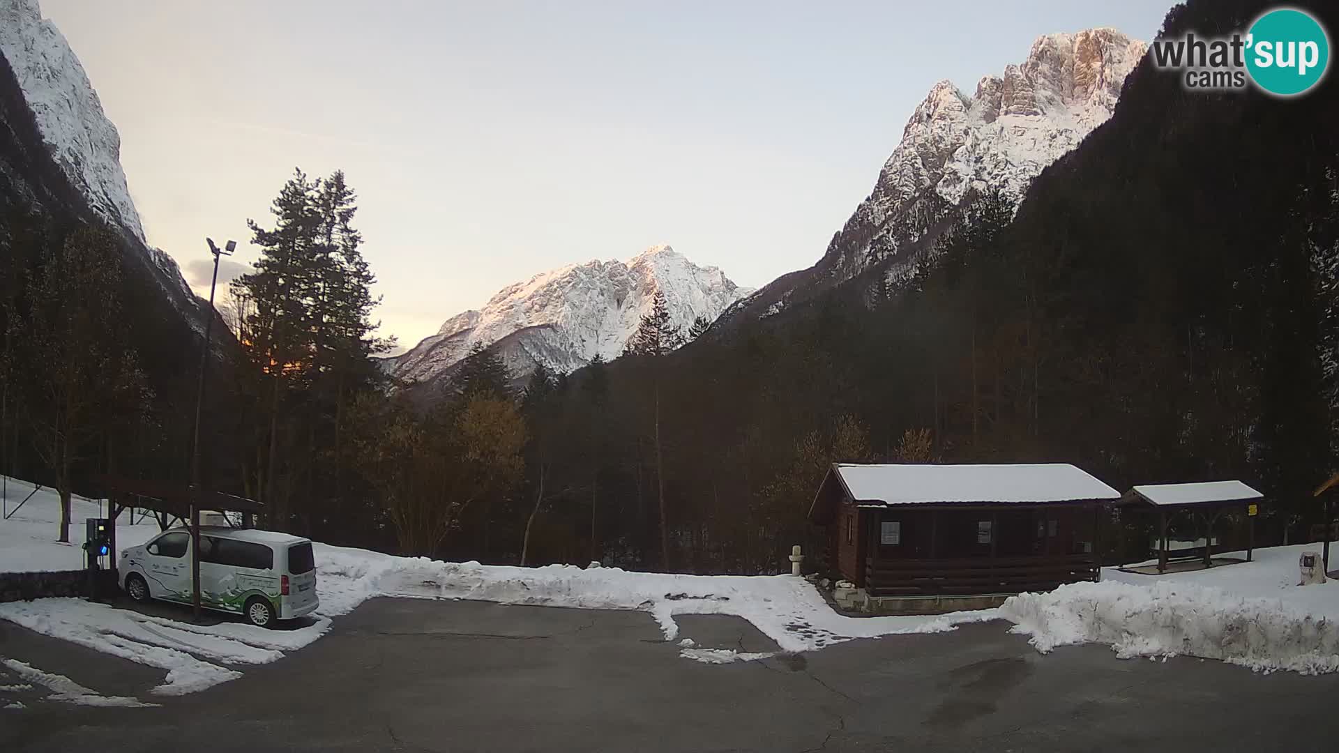 Log pod Mangartom webcam – Vista su Jerebica e Rombon – Bovec – Slovenia