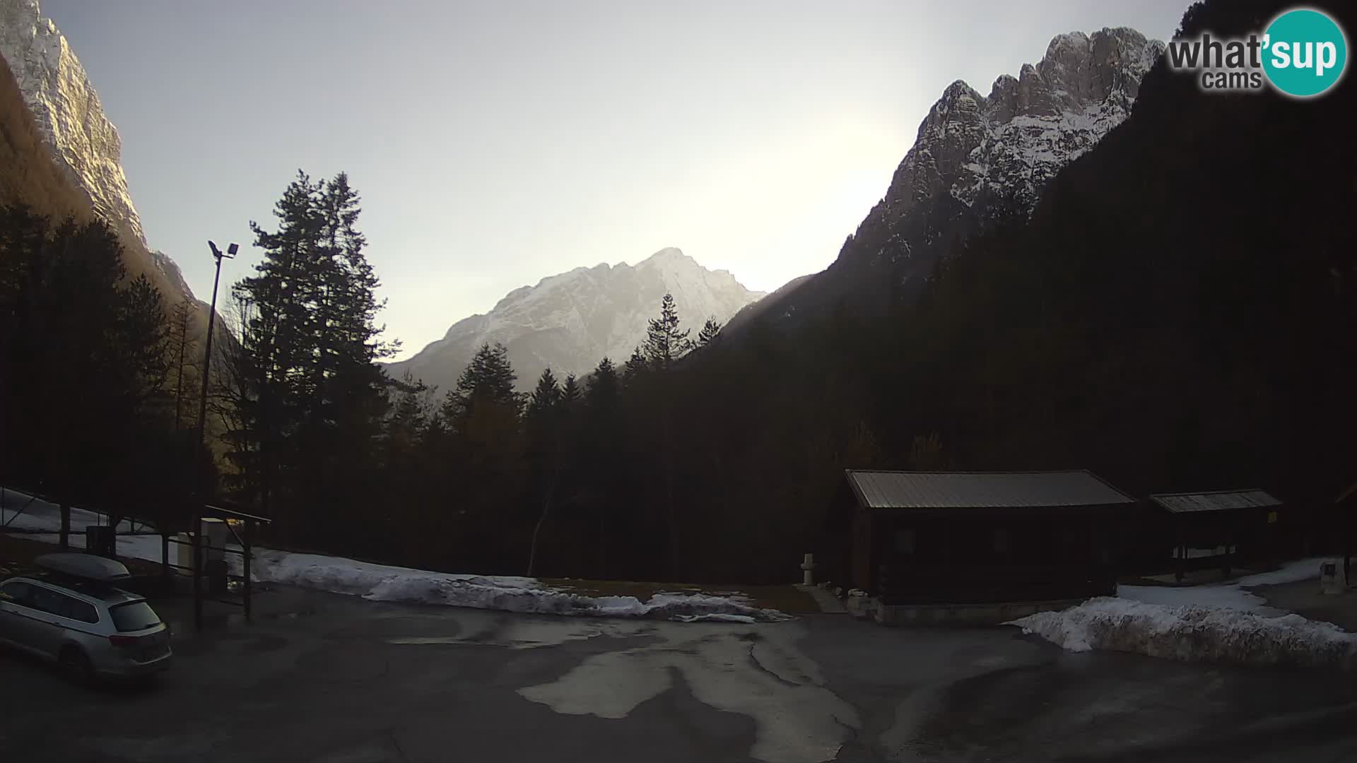 Web kamera Log pod Mangartom – Pogled na Jerebicu i Rombon – Bovec – Slovenija