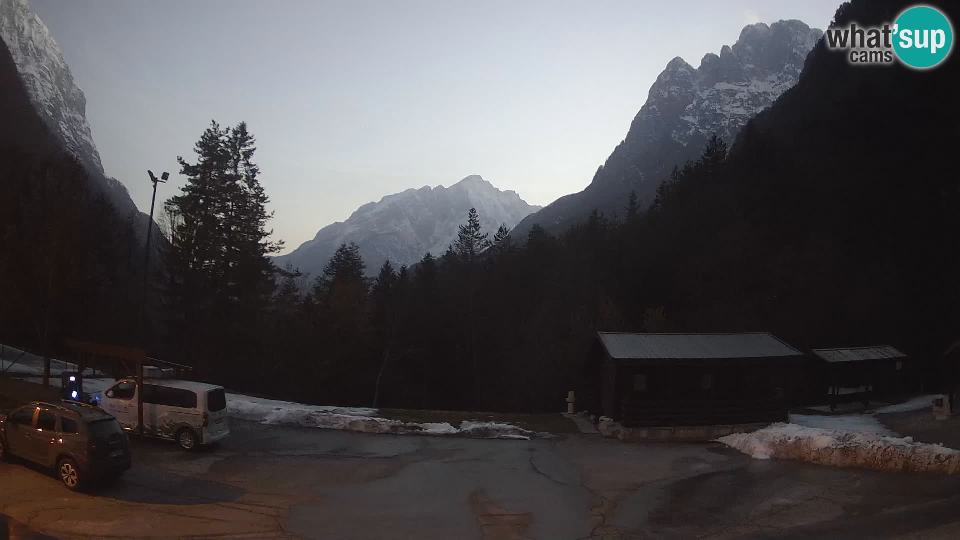 Web kamera Log pod Mangartom – Pogled na Jerebicu i Rombon – Bovec – Slovenija