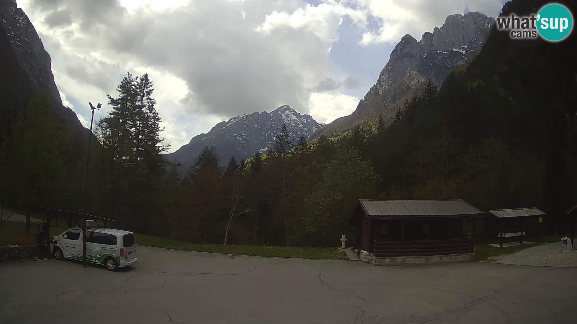Log pod Mangartom webcam – Vista su Jerebica e Rombon – Bovec – Slovenia