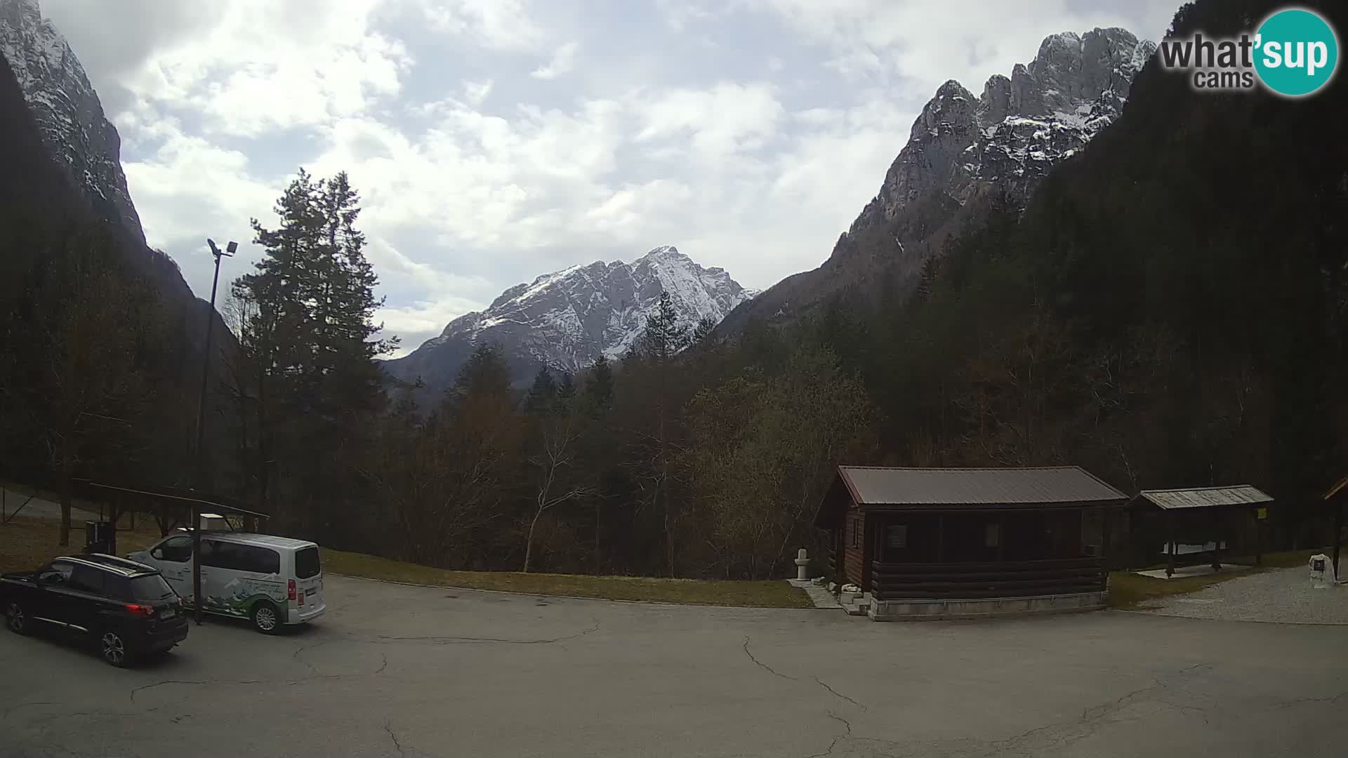 Web kamera Log pod Mangartom – Pogled na Jerebicu i Rombon – Bovec – Slovenija